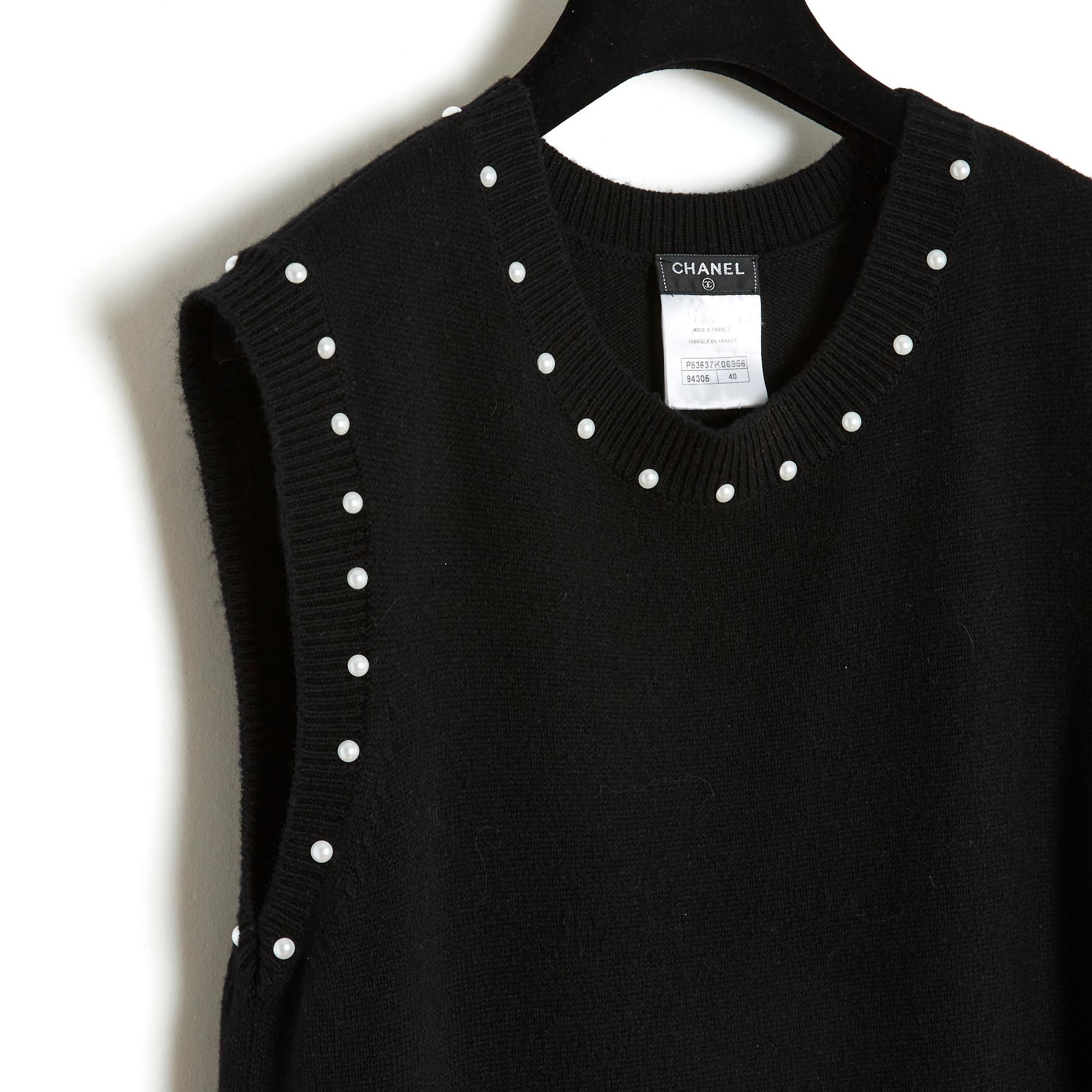 Women's or Men's FW 2015 Chanel Black Knit and Fancy Pearls dress FR40 For Sale