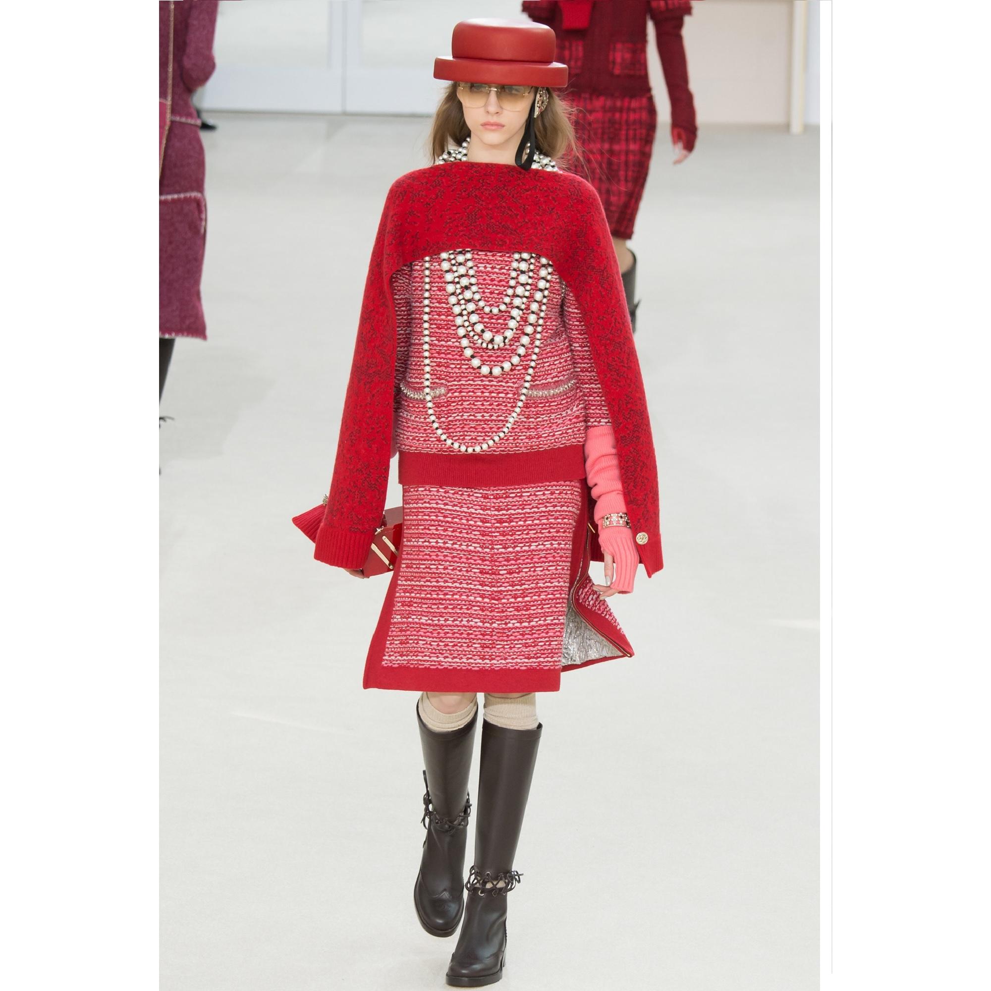 Chanel cape from the FW 2016/2017 collection in thick red cashmere knit with darker red 