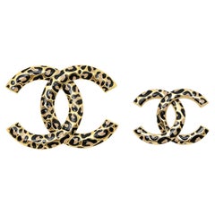 H/W 2022 Set von 2 Chanel CC Pantherbroschen XXL