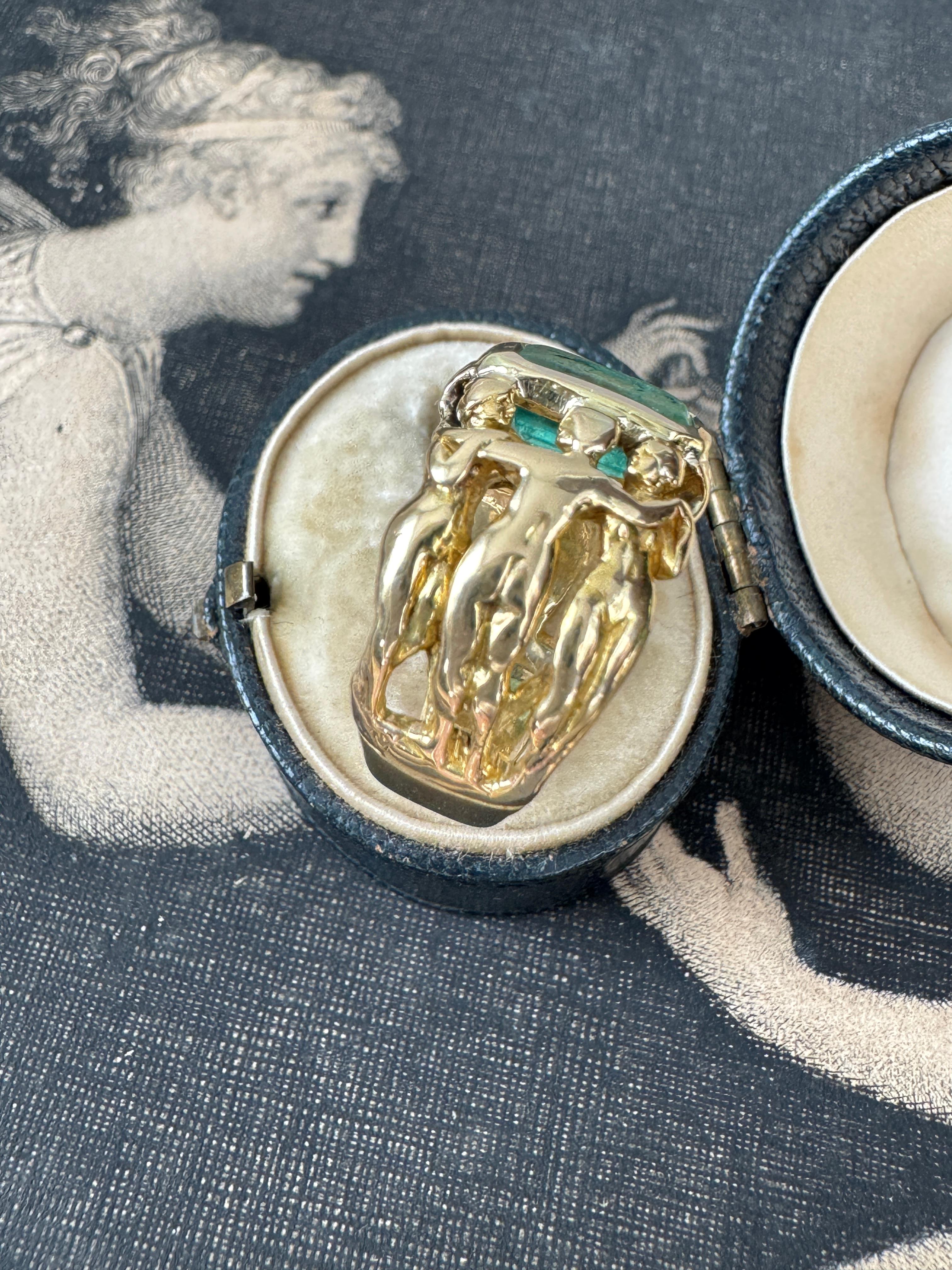 Questo anello mozzafiato in stile Art Nouveau di F.W. Lawrence è una splendida testimonianza dell'epoca d'oro del design dei gioielli americani all'inizio del XX secolo. In base alle sue caratteristiche stilistiche e tecniche, ritengo che sia stato