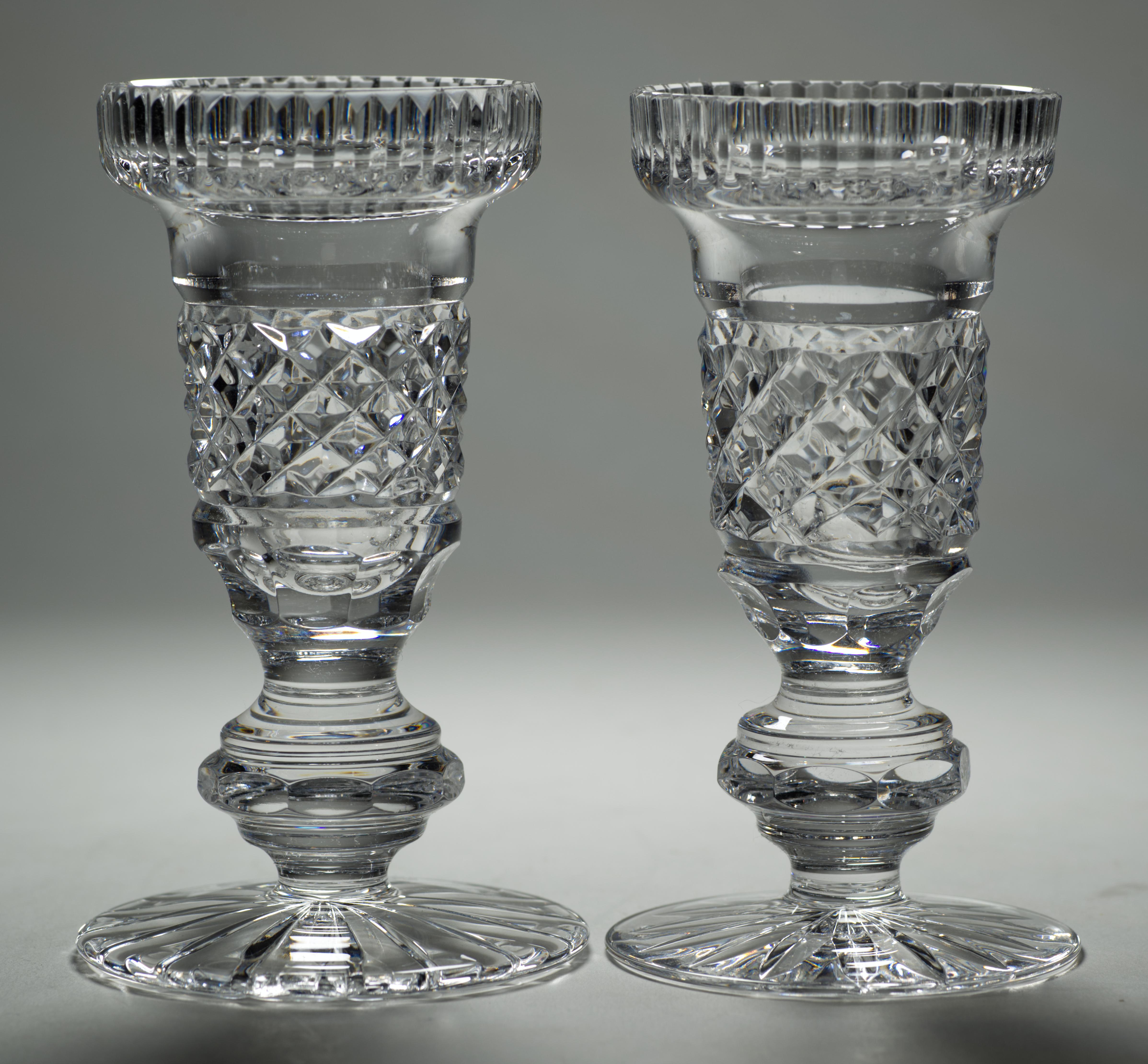 Hollywood Regency Paire de bougeoirs Tipperary en cristal Irlande en vente