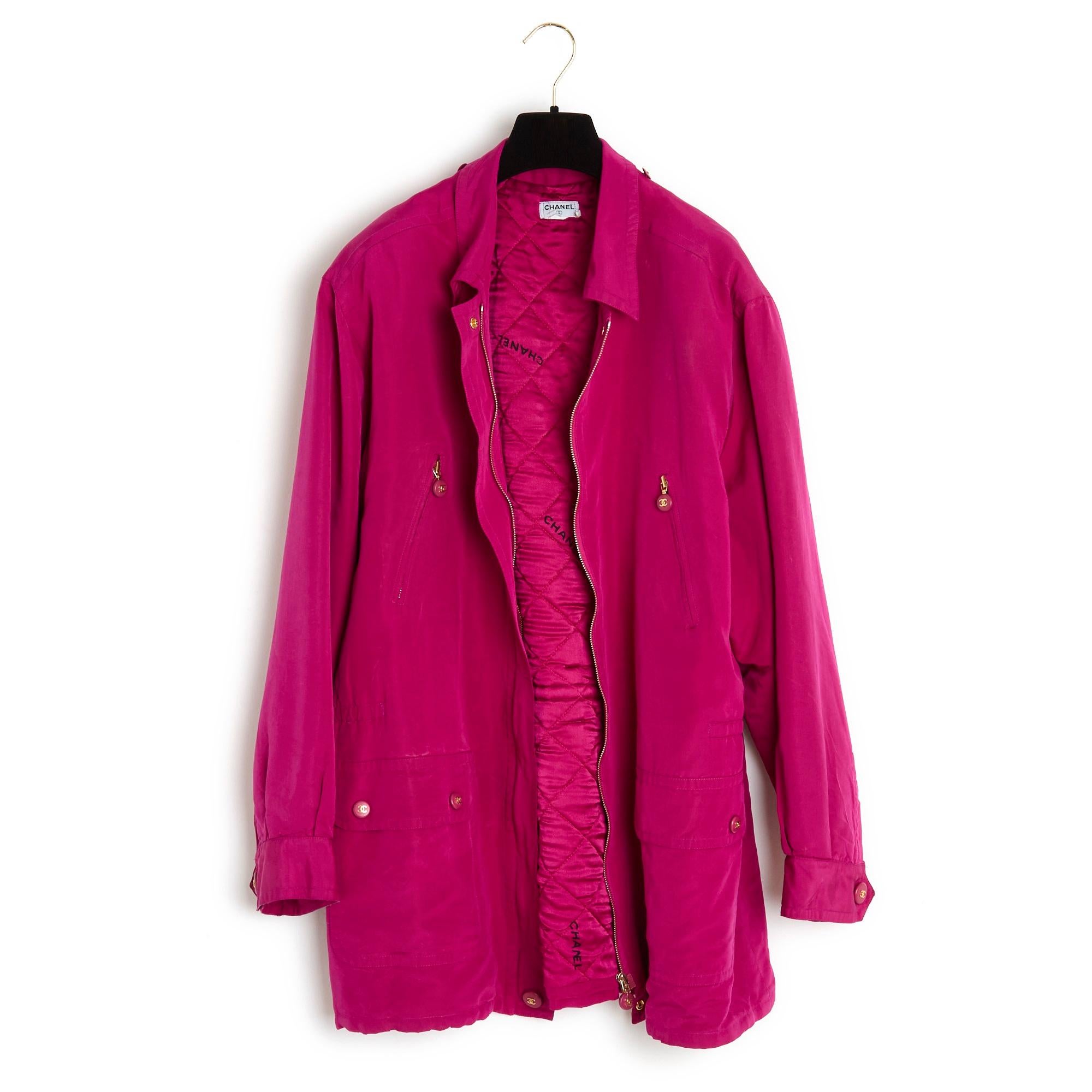 Chanel parka jacket AW1994 collection oversized volume in strong pink silk ottoman, classic collar closed by a long gold metal zipper with CC logo zipper and 2 snaps decorated with the same pattern, removable hood held by 5 coordinated buttons, 2