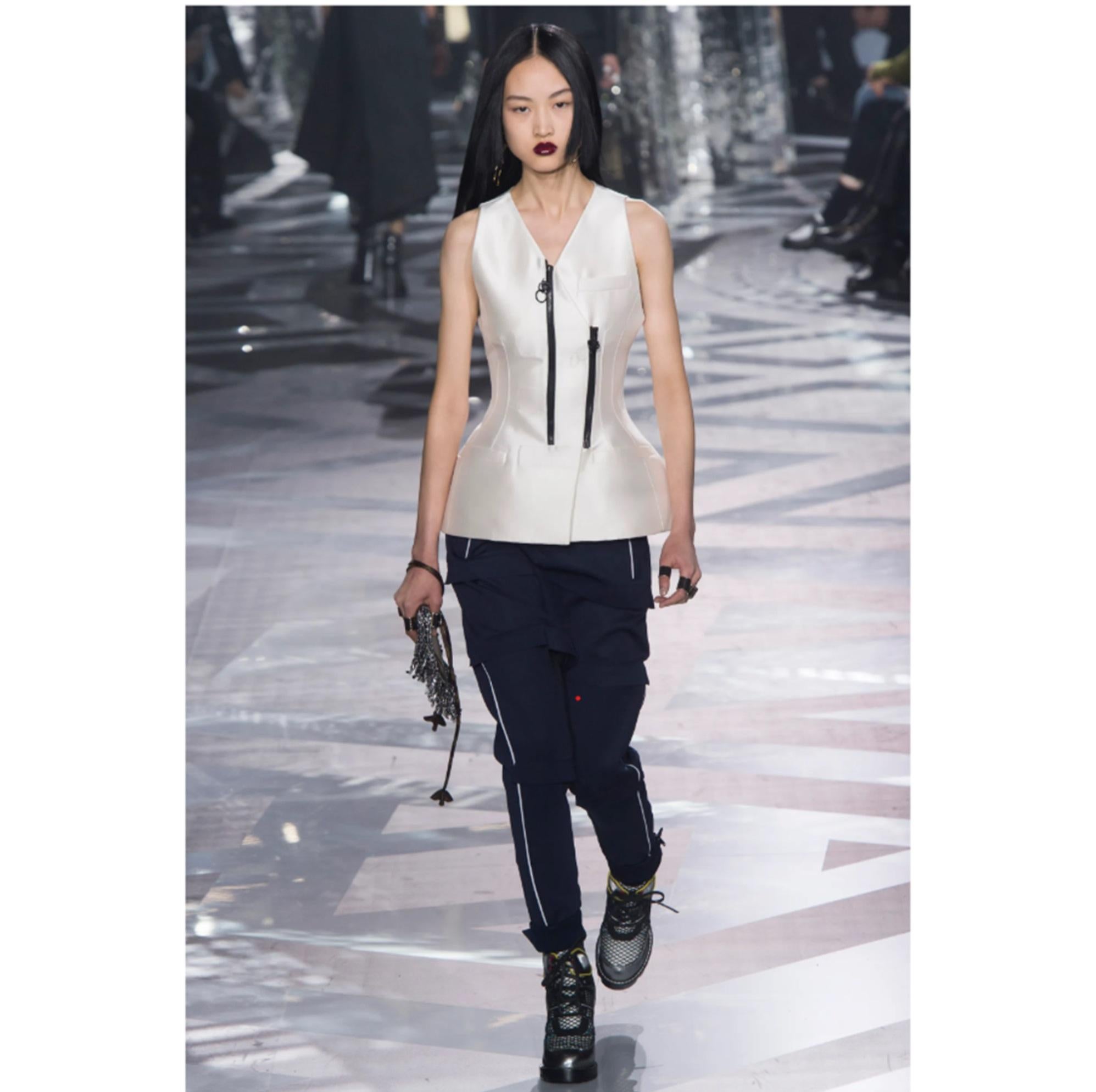 Louis Vuitton, veste et haut en soie écrue FR38, automne-hiver 2016 en vente 2