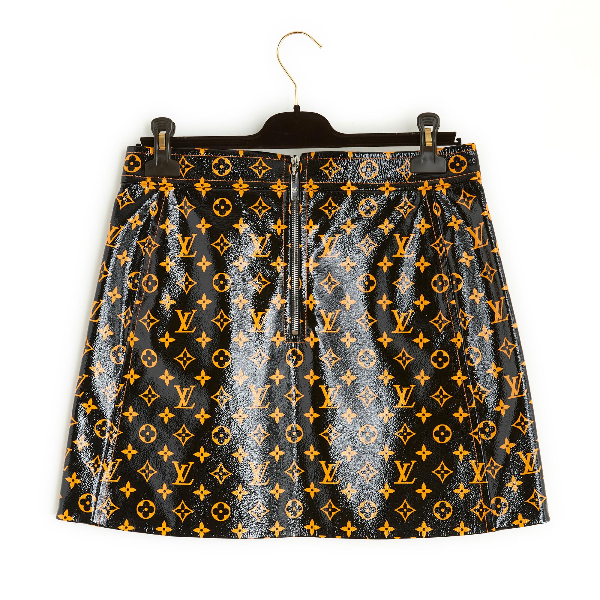 Women's or Men's FW2019 Louis Vuitton Black patent Leather LV Mini Skirt
