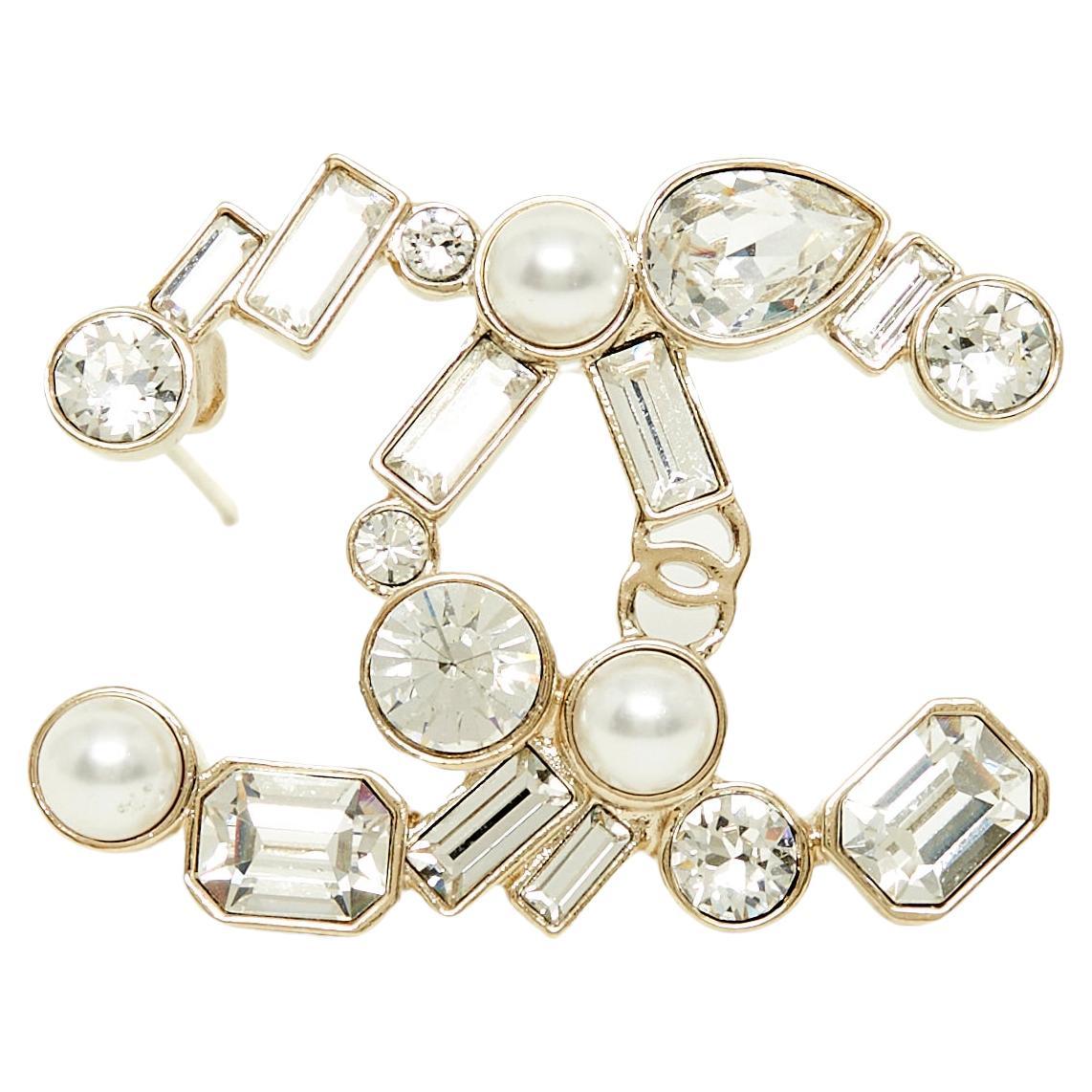 FW2021 Chanel Inrregular Fancy diamonds and Pearls Brooch For Sale