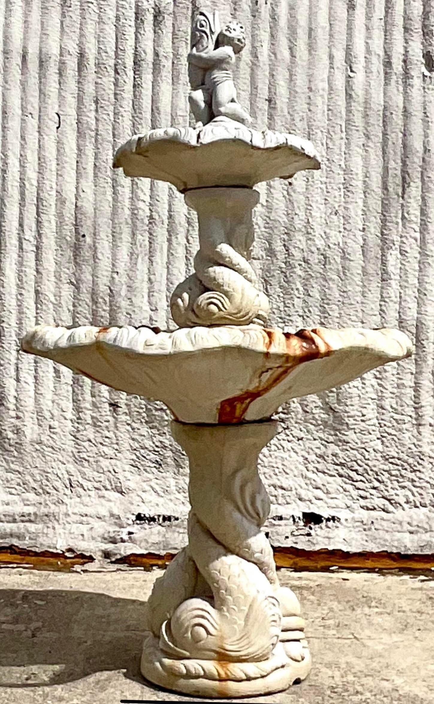 Adoptez l'élégance américaine intemporelle avec notre fontaine en béton moulé Vintage By. Fabriquée par des experts, cette pièce capture l'essence même du charme côtier, alliant une durabilité robuste à une beauté sereine. Parfait pour ajouter une