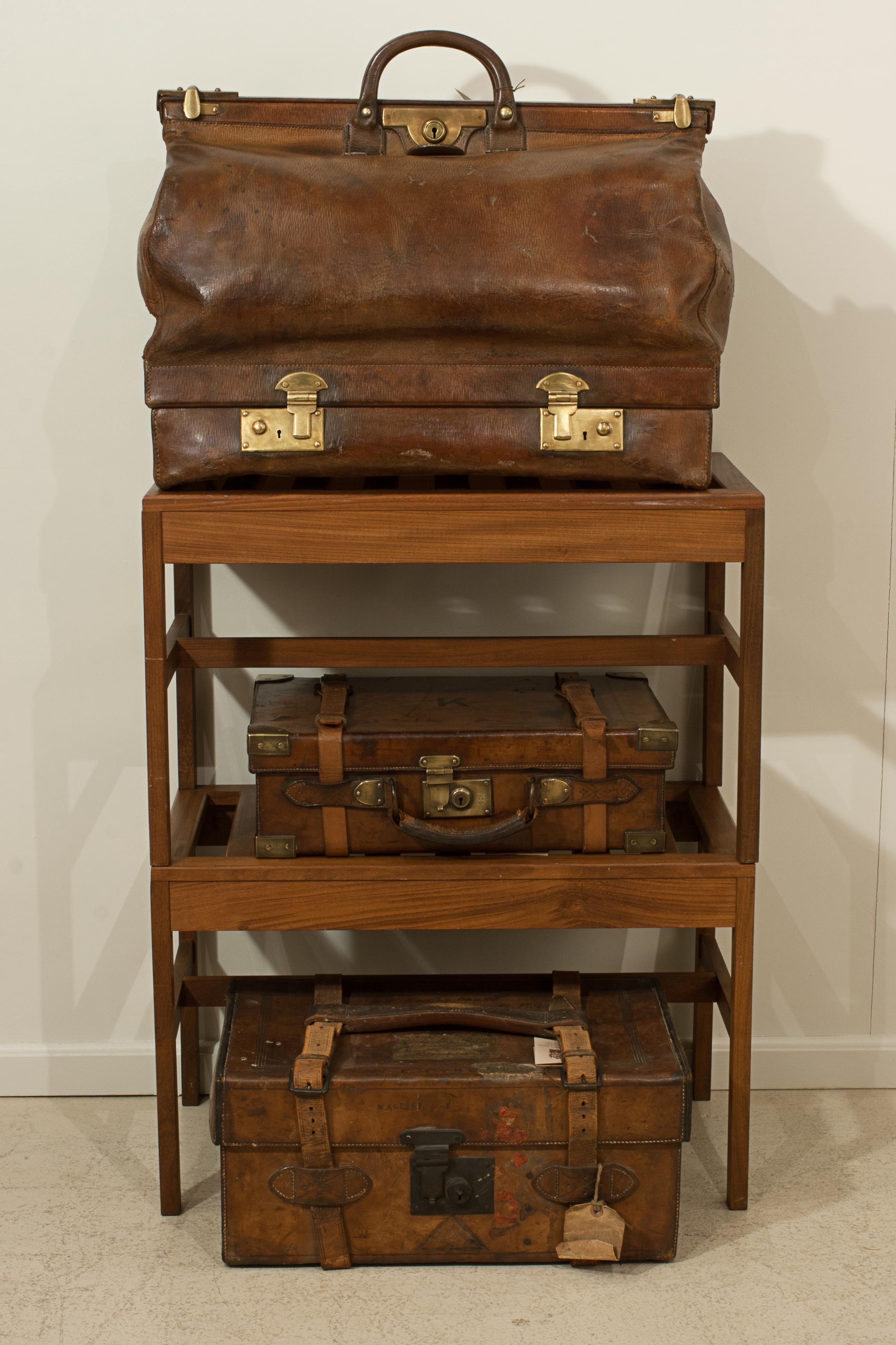 A pair of Fyne Ladye Hardwood Luggage Stands 5