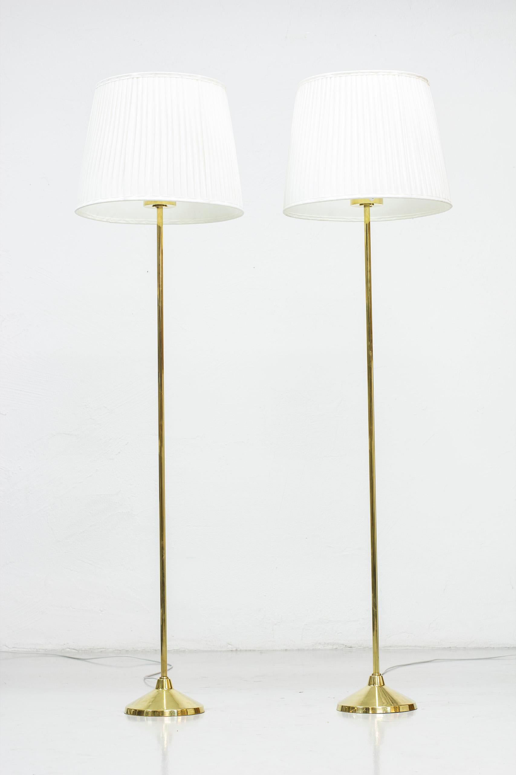 Pair of floor lamps model 