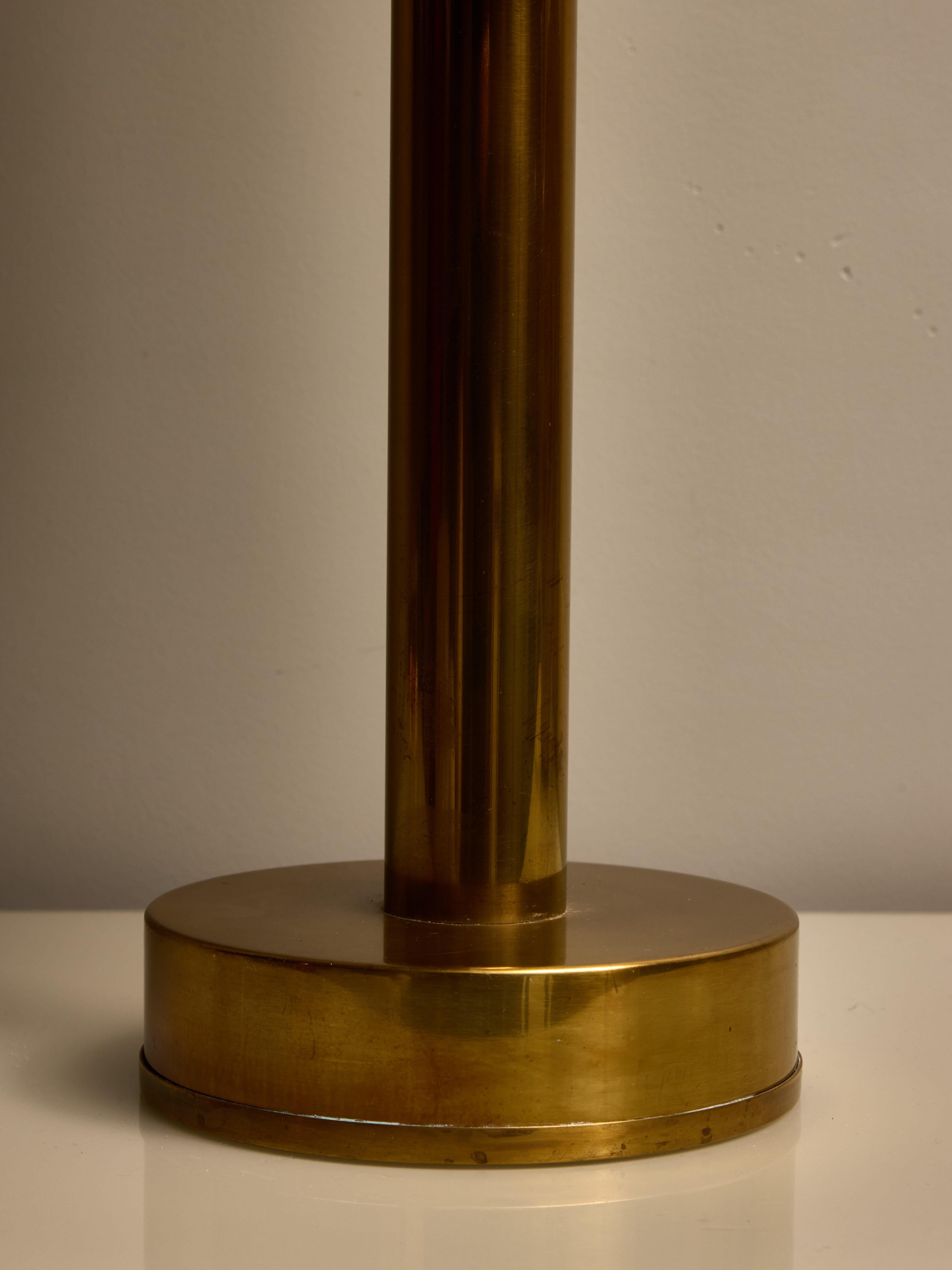 Lampadaire G-81 en laiton de Hans Agne Jakobsson Bon état - En vente à Saint-Ouen, IDF