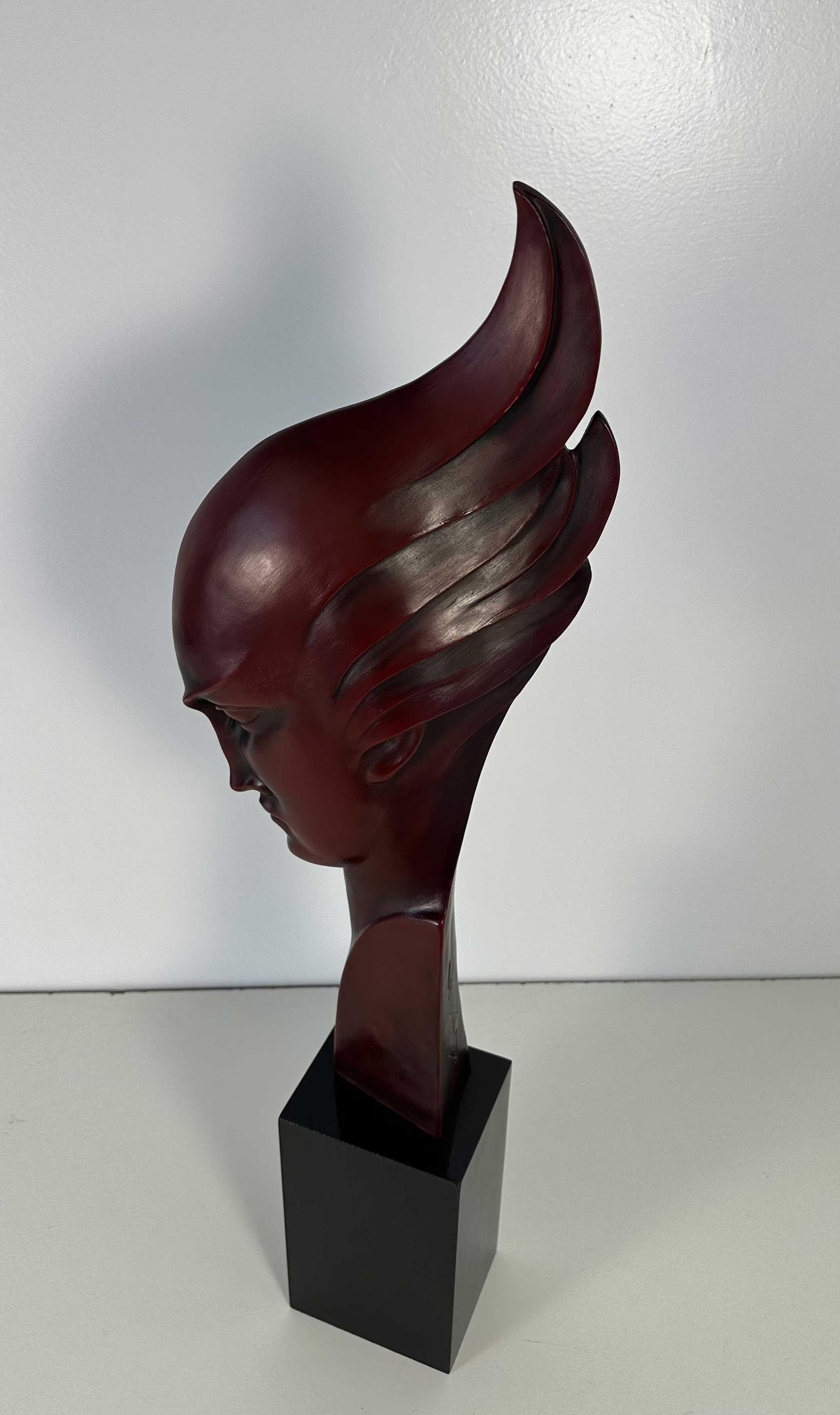 Art déco G. Cacciapuoti profil de femme Art Déco en porcelaine rouge et bois, années 1930 en vente