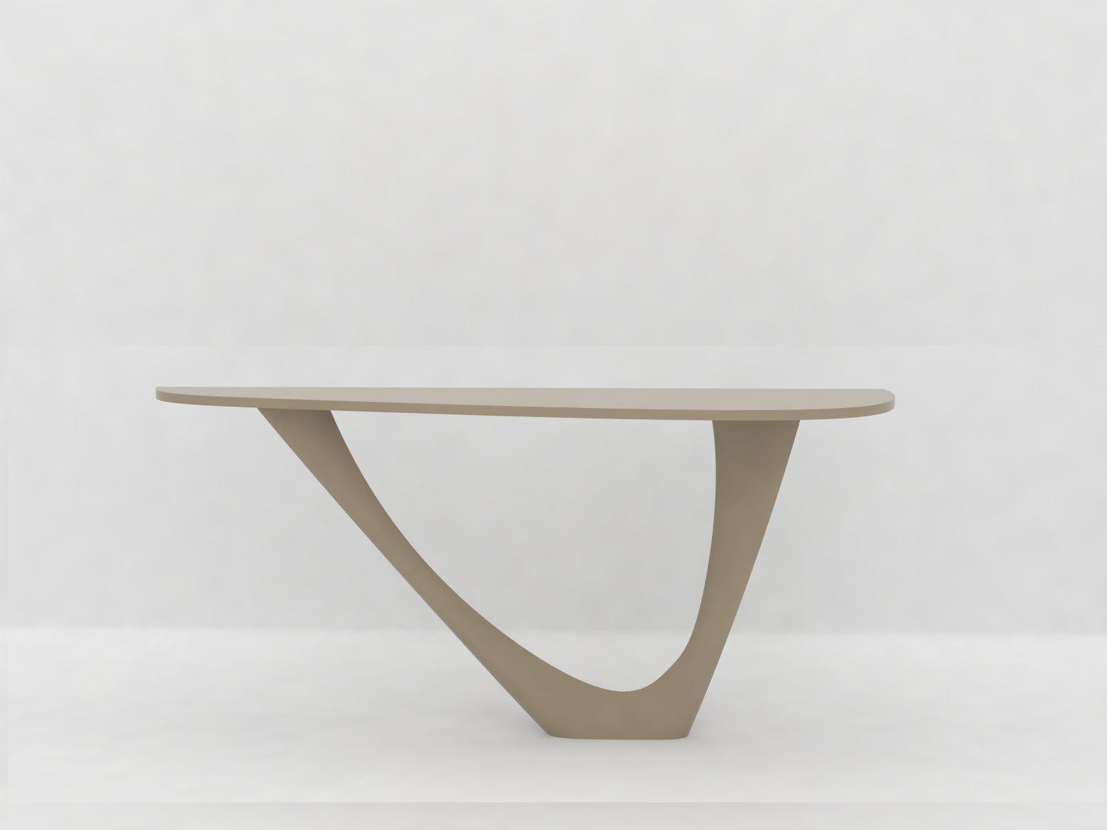 G-Console est un autre objet bionique de notre collection. Créée pour les petits espaces, elle offre une autre possibilité d'aménagement intérieur tout en conservant la forme unique de la table G originale. Ces deux objets ont été réalisés pour les