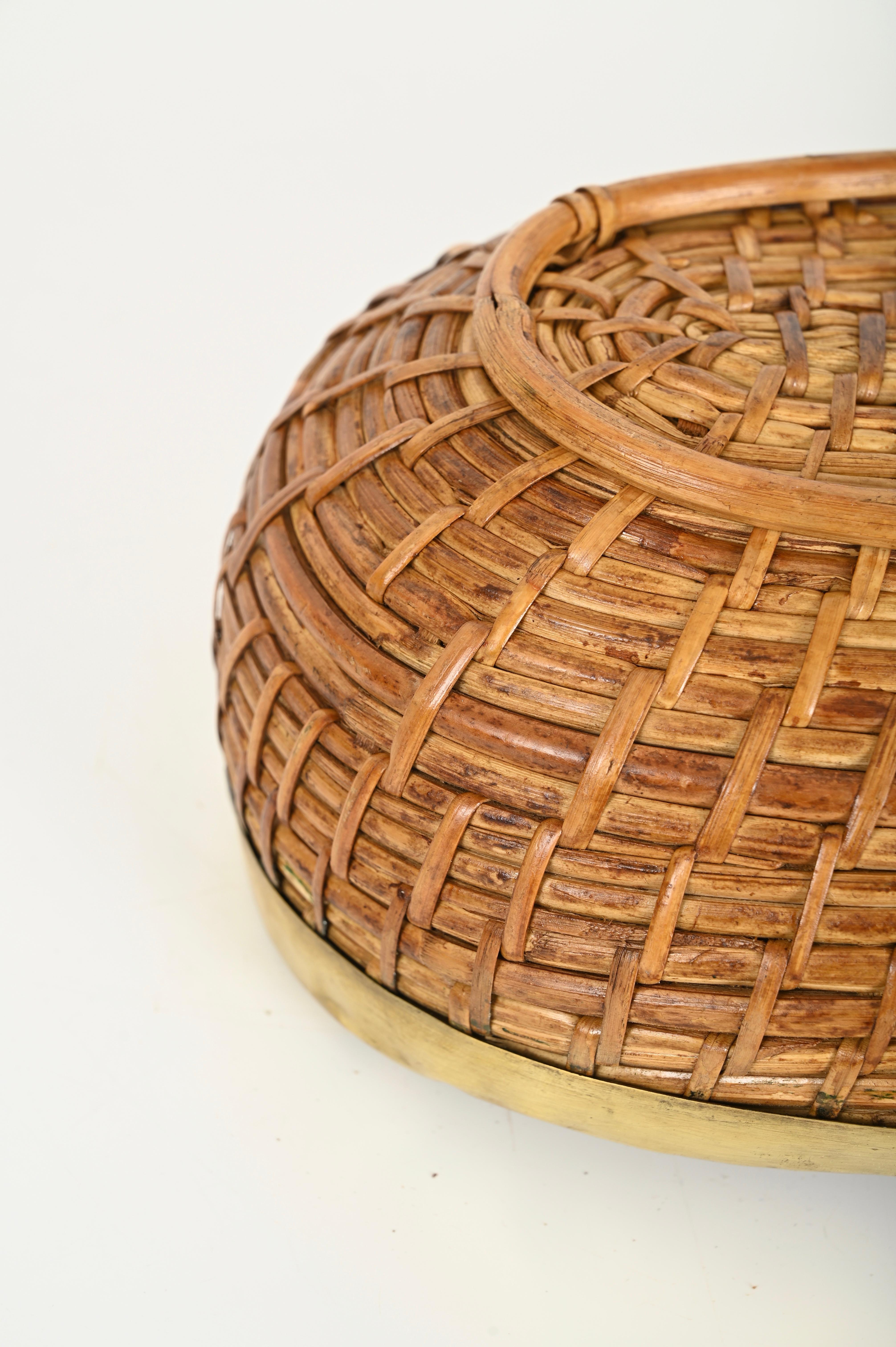 Grande ciotola o videopoche in stile Crespi in rattan intrecciato e ottone, Italia anni '70 4
