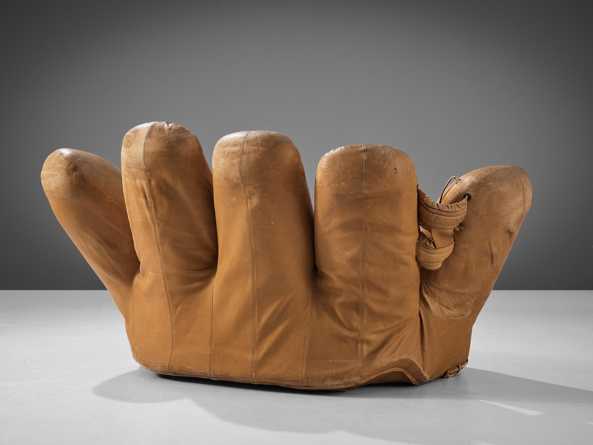 G. de Pas & D. D’Urbino & P. Lomazzi 'Joe' Glove Chair in Cognac Leather In Good Condition In Waalwijk, NL