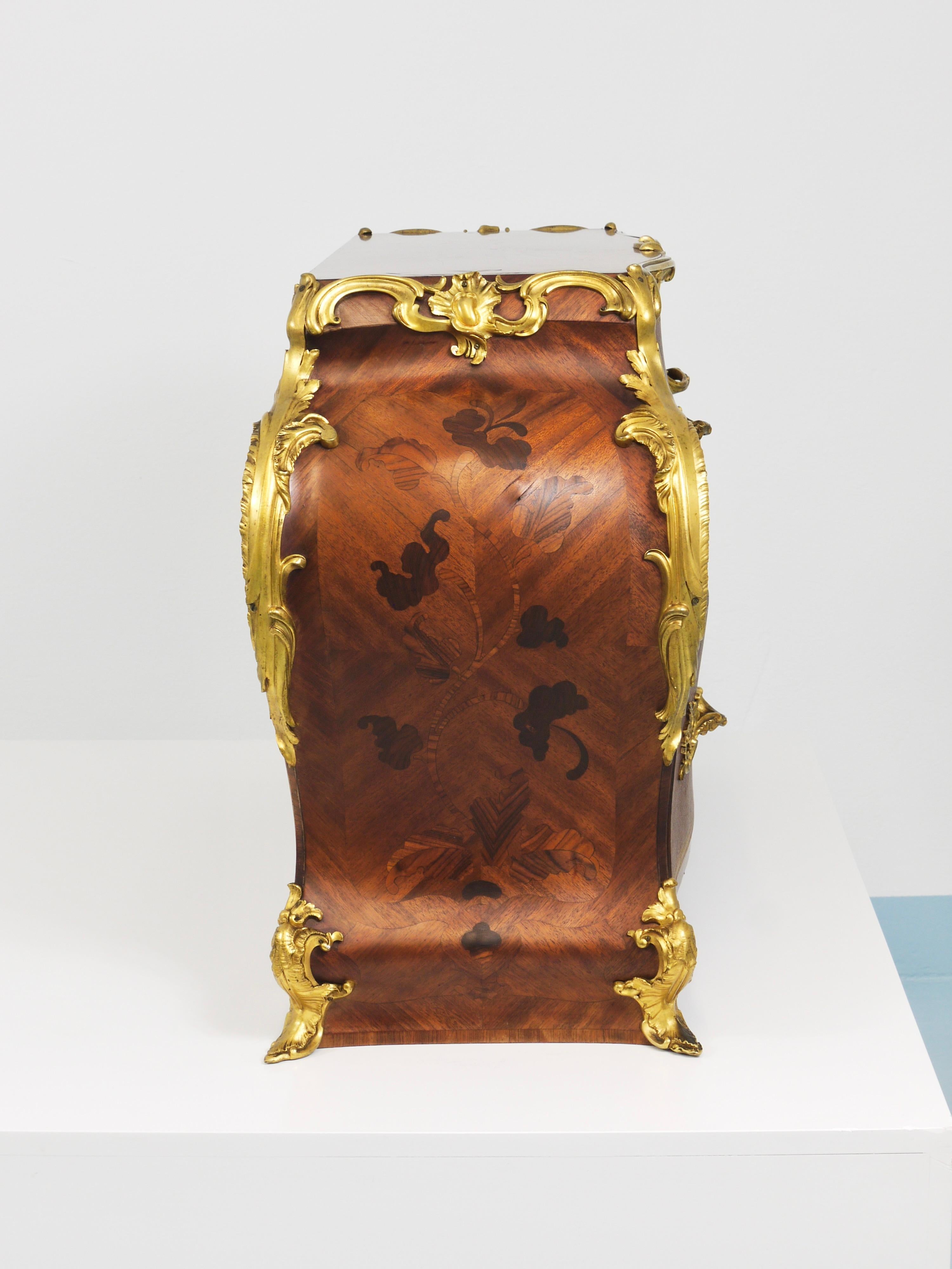 Commode Louis XV Bombé di Durand Louis, intarsio, bronzo ormeggiato, 1880, Parigi, Francia in vendita 2