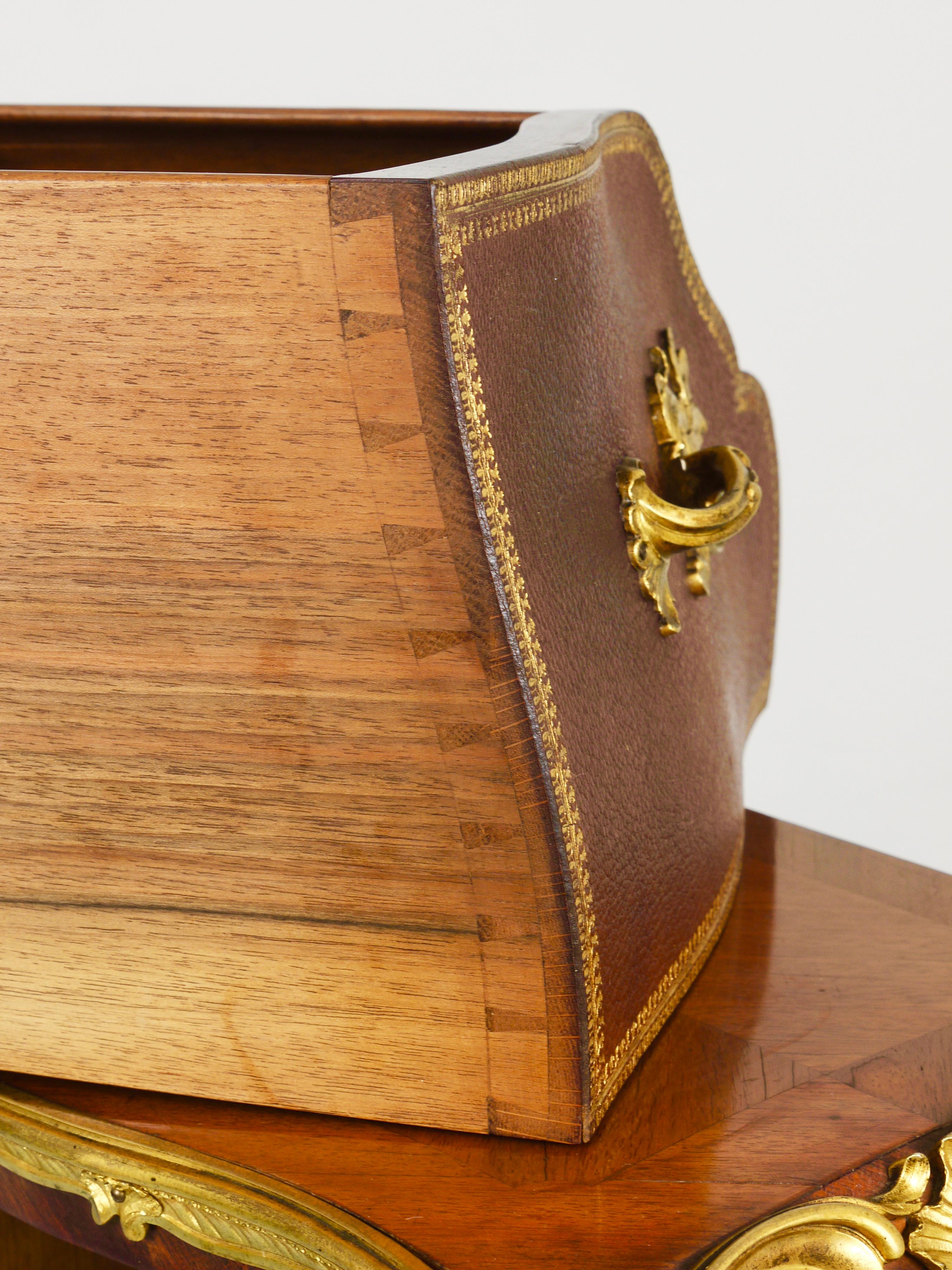 Commode Louis XV Bombé di Durand Louis, intarsio, bronzo ormeggiato, 1880, Parigi, Francia in vendita 6