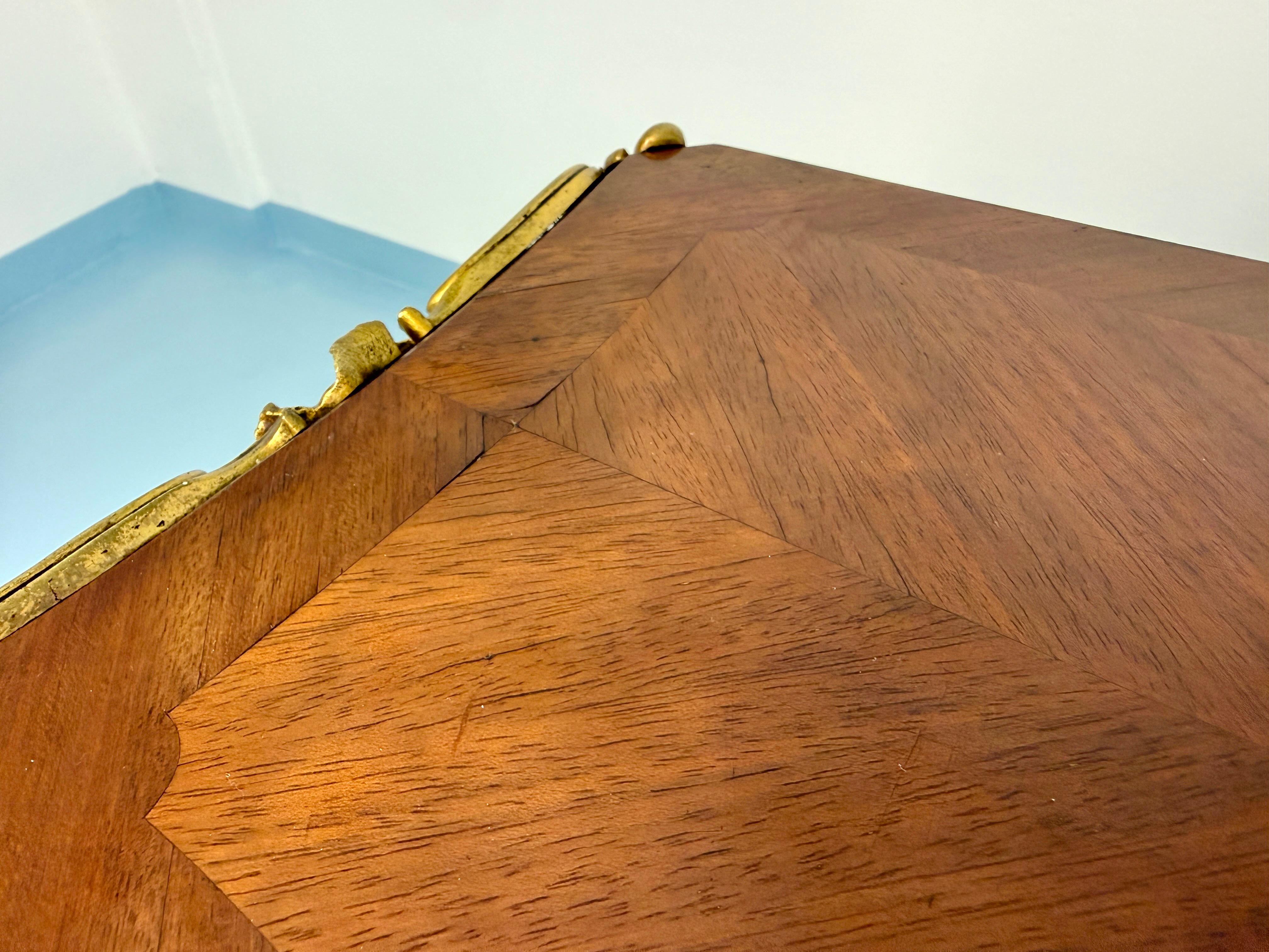 Commode Louis XV Bombé di Durand Louis, intarsio, bronzo ormeggiato, 1880, Parigi, Francia in vendita 12