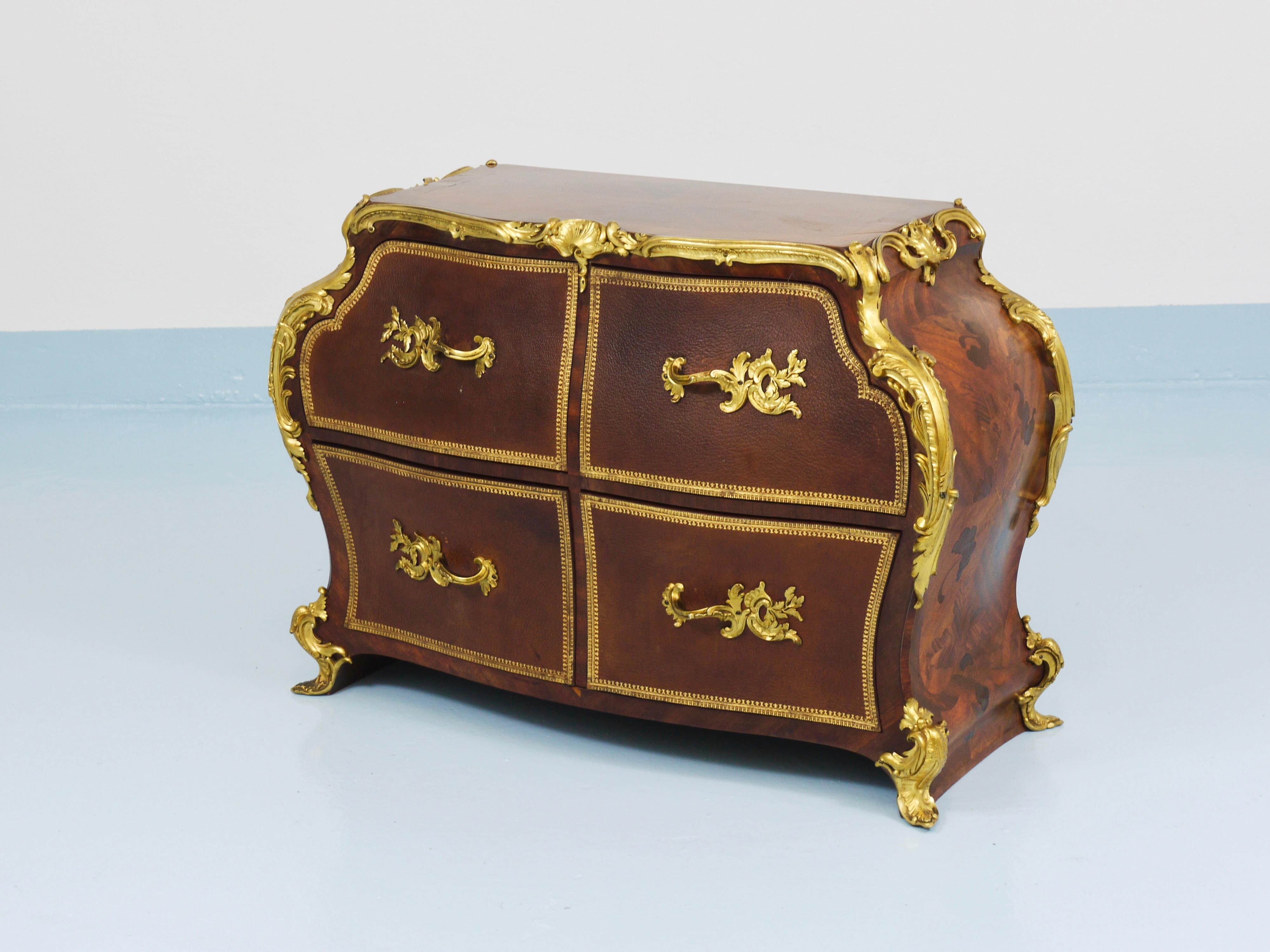 Francese Commode Louis XV Bombé di Durand Louis, intarsio, bronzo ormeggiato, 1880, Parigi, Francia in vendita