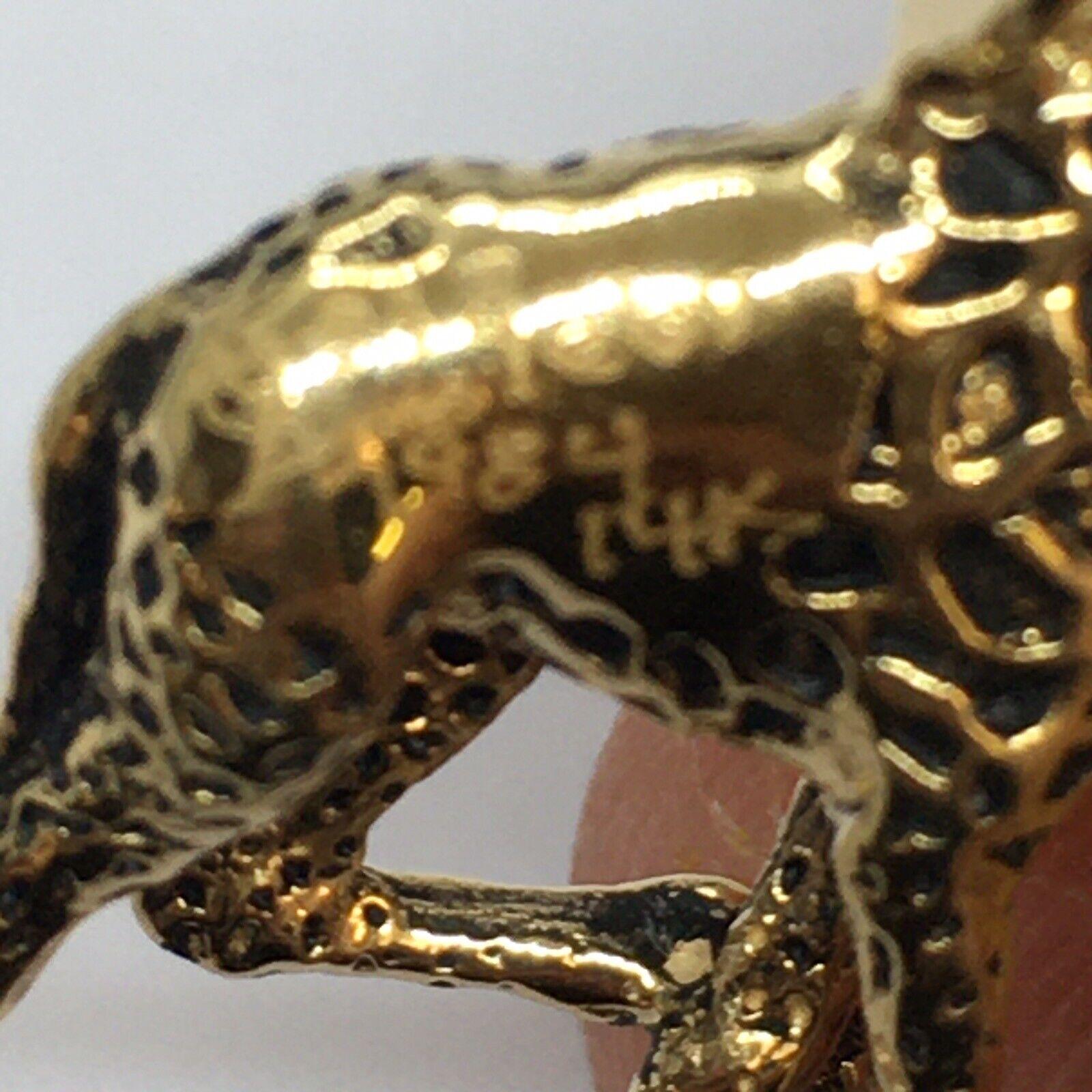 Taille ronde G & G Appleby Collier girafe de marche en or jaune 14 carats, diamants et émail en vente