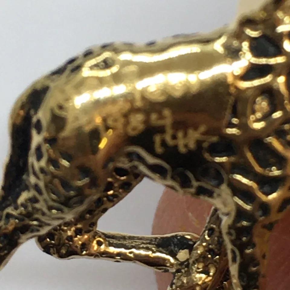G & G Appleby Collier girafe en or jaune 14 carats avec diamants et émail Excellent état - En vente à Los Angeles, CA