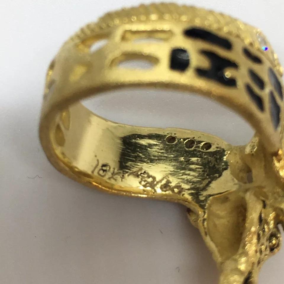 G & G Appleby 18 Karat Yellow Gold Diamond and Enamel Double Giraffe Ring In Excellent Condition For Sale In Los Angeles, CA