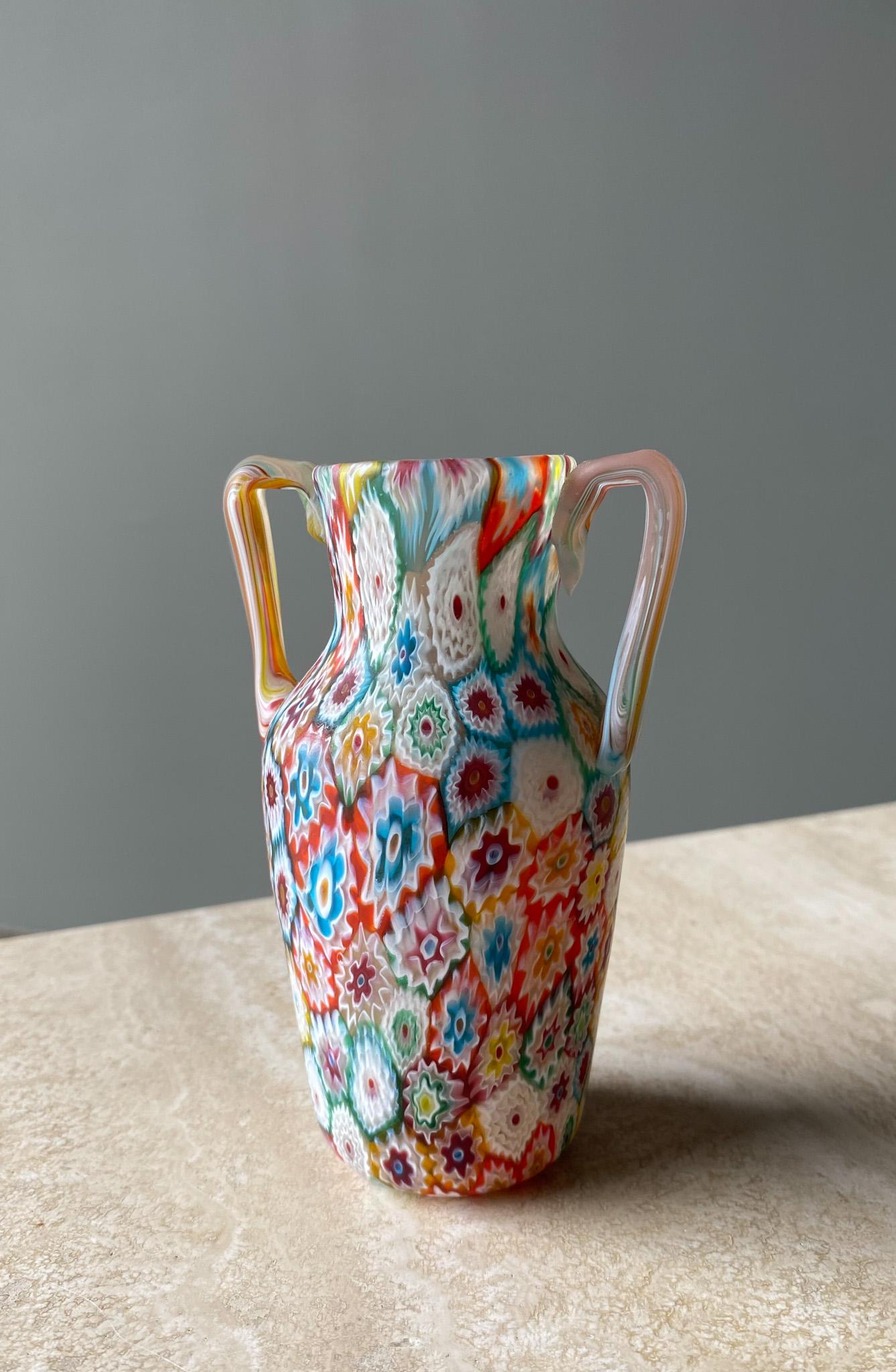 Vase aus Muranoglas von G. Giacobbe Millefiori, Italien, 1950er Jahre im Angebot 1