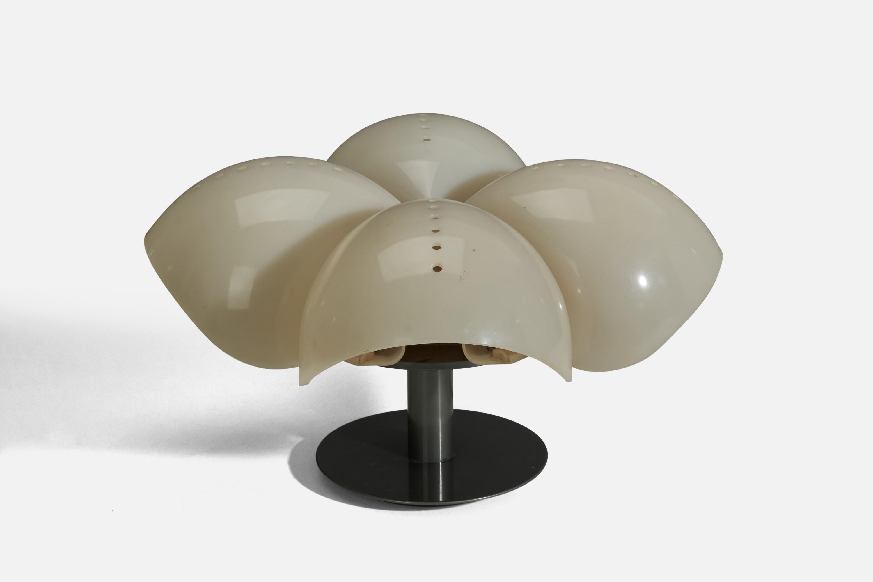 A metal and polycarbonate table lamp, model Pavone, designed by Sergio Mazza and Giuliana Gramigna and produced by Quadrifoglio Design, Italy, 1974. 

Socket takes standard E-26 medium base bulb.

There is no maximum wattage stated on the