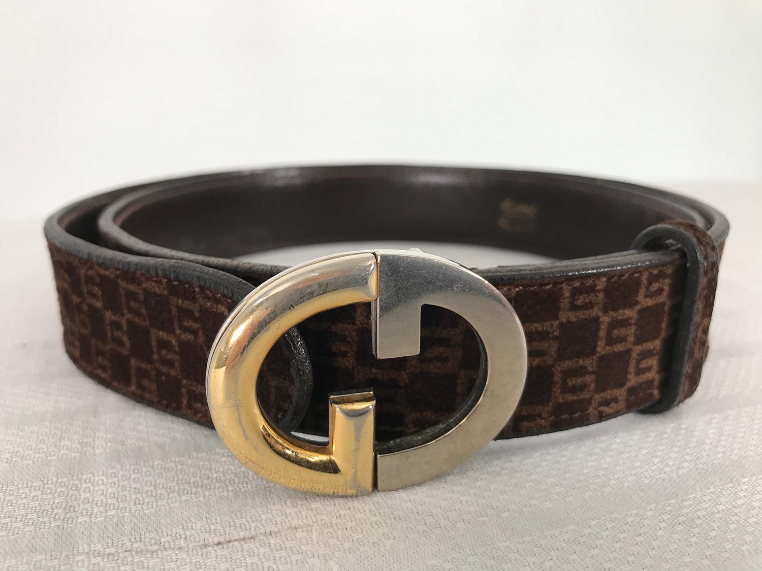 G Gucci original brown suede logo belt strap with the oval G in gold and silver metal from the 1970s. This buckle can be changed to another strap of the same size. Some light scratching to the buckle, light wear. Marked size 85EU.
US/35 14/medium
1