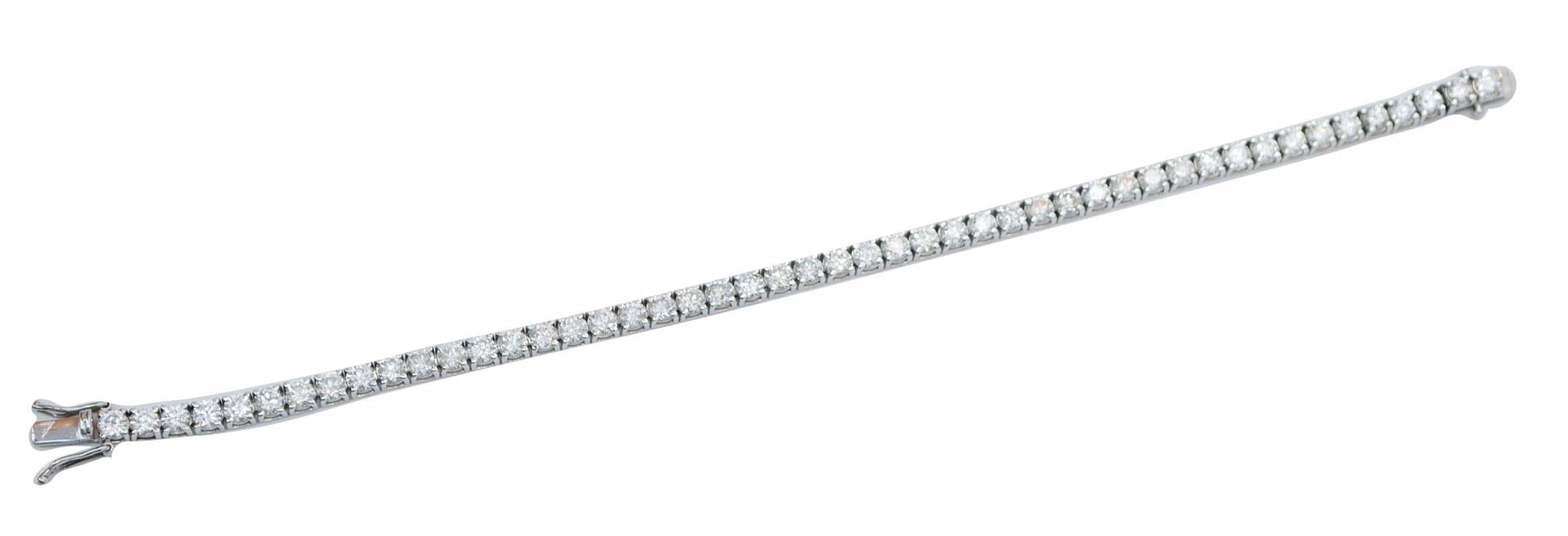 Elegante bracciale tennis con struttura in oro bianco 18 kt e diamanti.
Diamanti 7,82 ct
Peso totale 11.50 gr
RF G GROHR

Per qualsiasi informazione, sentiti libero di contattare il venditore attraverso il centro messaggi.

