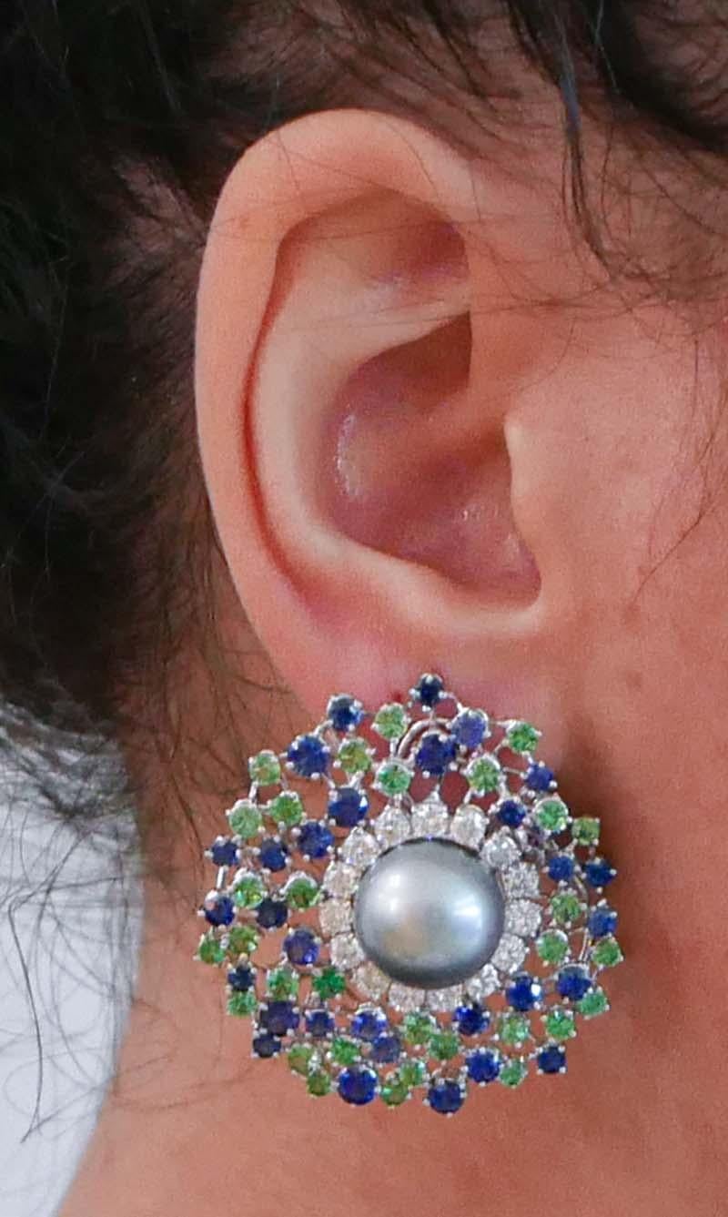 G/H  VVS Diamonds, Blue Sapphires, Tsavorites, Pearls, 18Kt White Gold Earrings In Good Condition In Marcianise, Marcianise (CE)