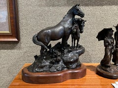 « PROUD AND PROTECTIVE » G. HARVEY BRONZE SCULPTURE HORSES AND COLT