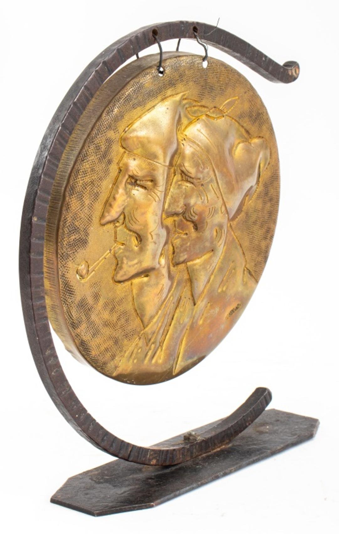 20ième siècle Gong figuratif en laiton Hammer de G. Lhoste en vente