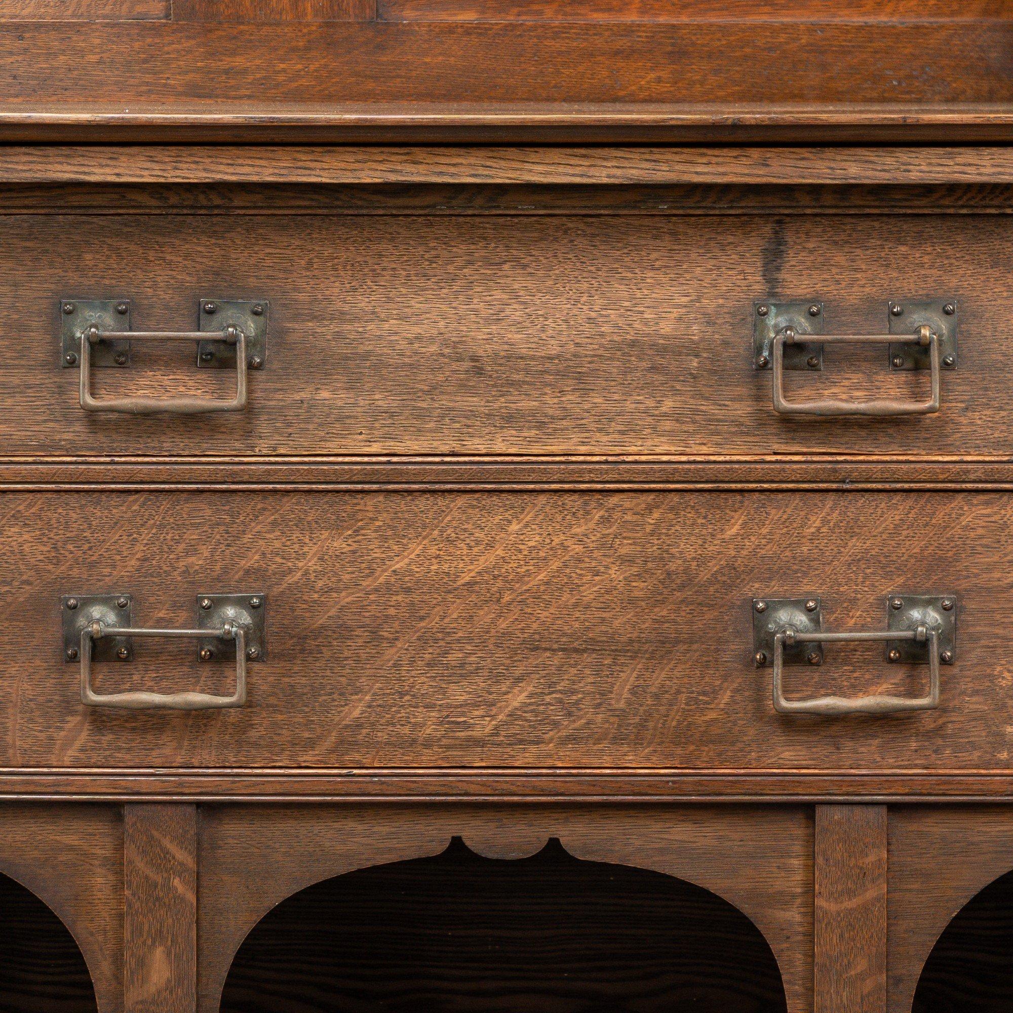 G. M. Ellwood, Credenza in stile Arts & Crafts Glasgow in Oak di Bath Cabinet Makers in vendita 3