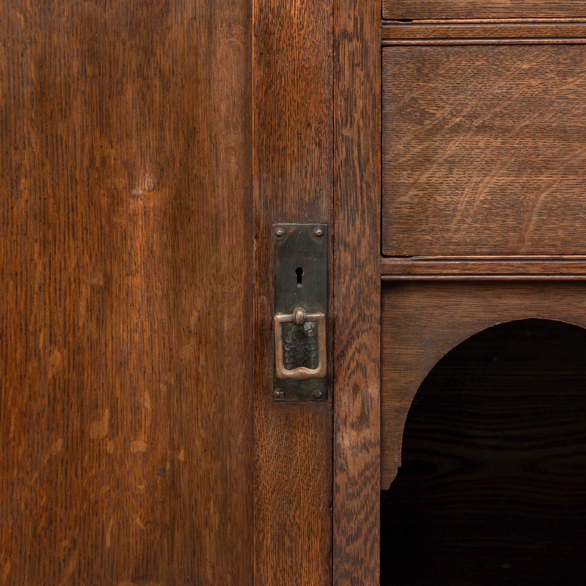 G. M. Ellwood, Credenza in stile Arts & Crafts Glasgow in Oak di Bath Cabinet Makers in vendita 5