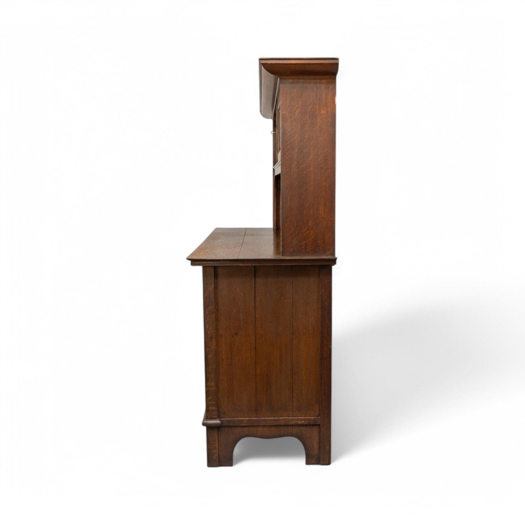 Arts and Crafts G. M. Ellwood, Credenza in stile Arts & Crafts Glasgow in Oak di Bath Cabinet Makers in vendita