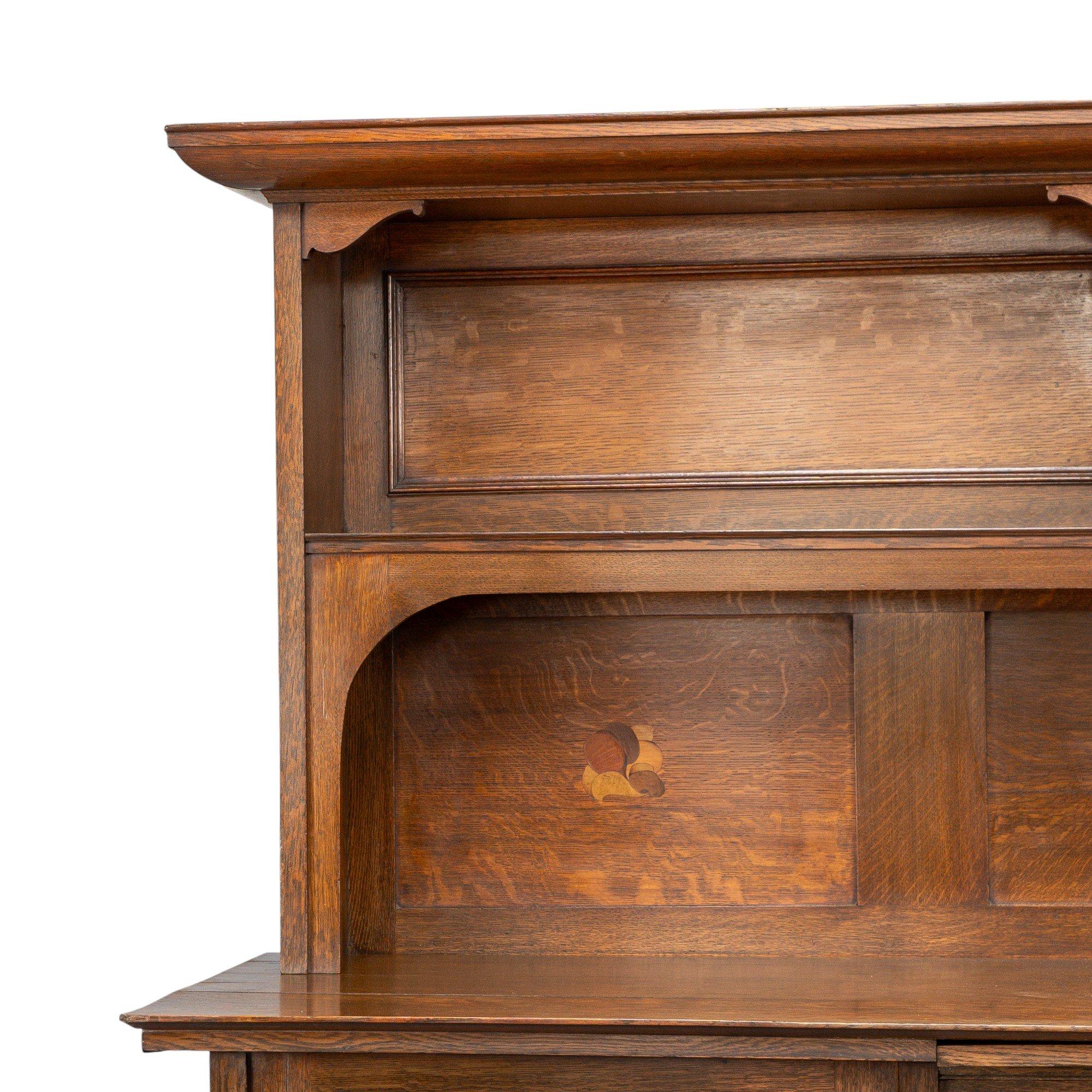 Vetro colorato G. M. Ellwood, Credenza in stile Arts & Crafts Glasgow in Oak di Bath Cabinet Makers in vendita