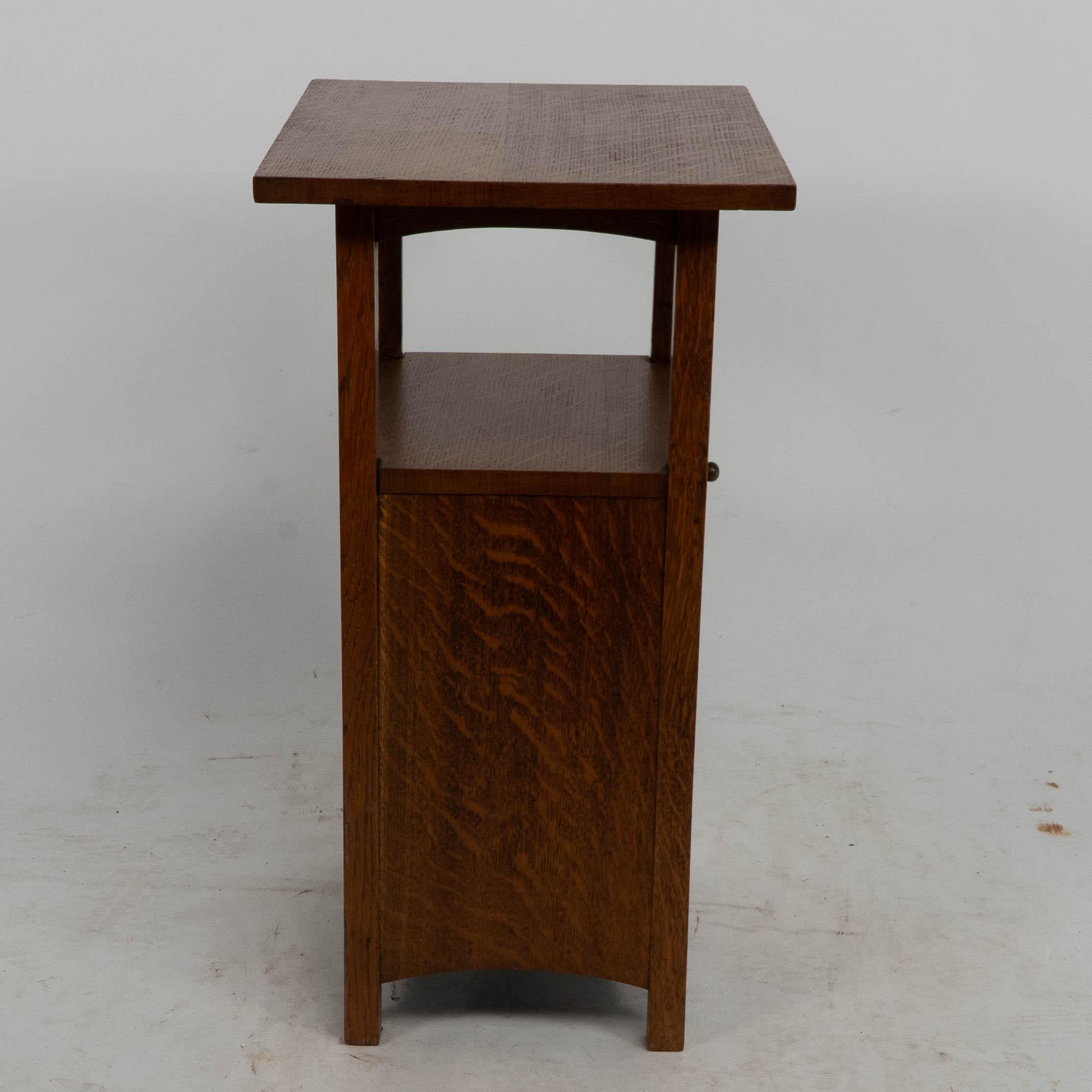 G M Ellwood for J S Henry. A rare oak and inlaid coal purdonium In Good Condition For Sale In London, GB