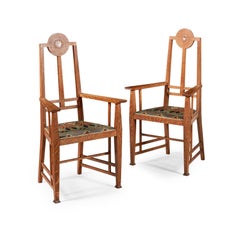 G M Ellwood per J.S. Henry. Un raro set di otto sedie da pranzo Arts and Crafts in Oak