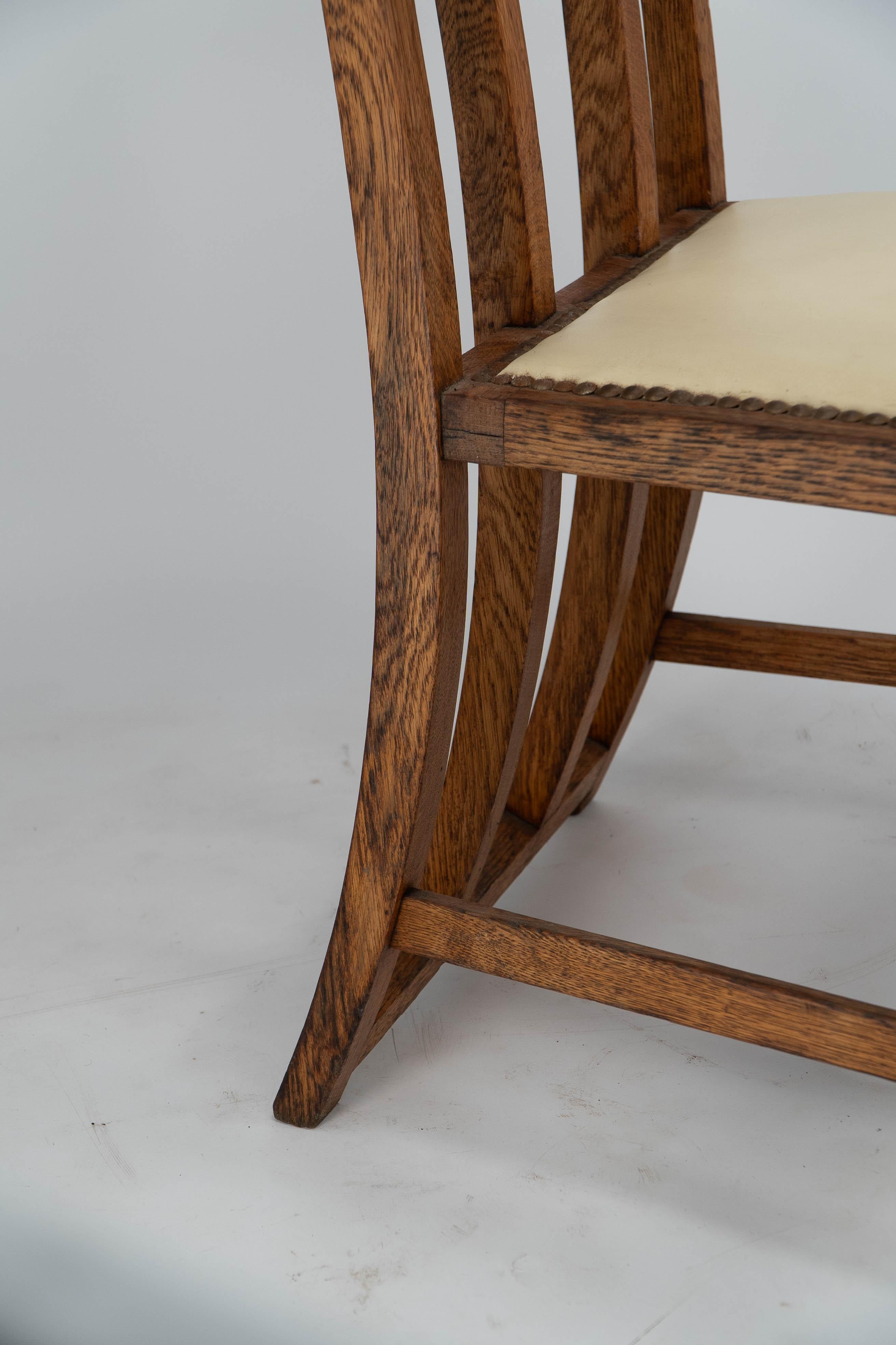 G M Ellwood for J S Henry. Arts & Crafts oak throne armchair with capped finials For Sale 3