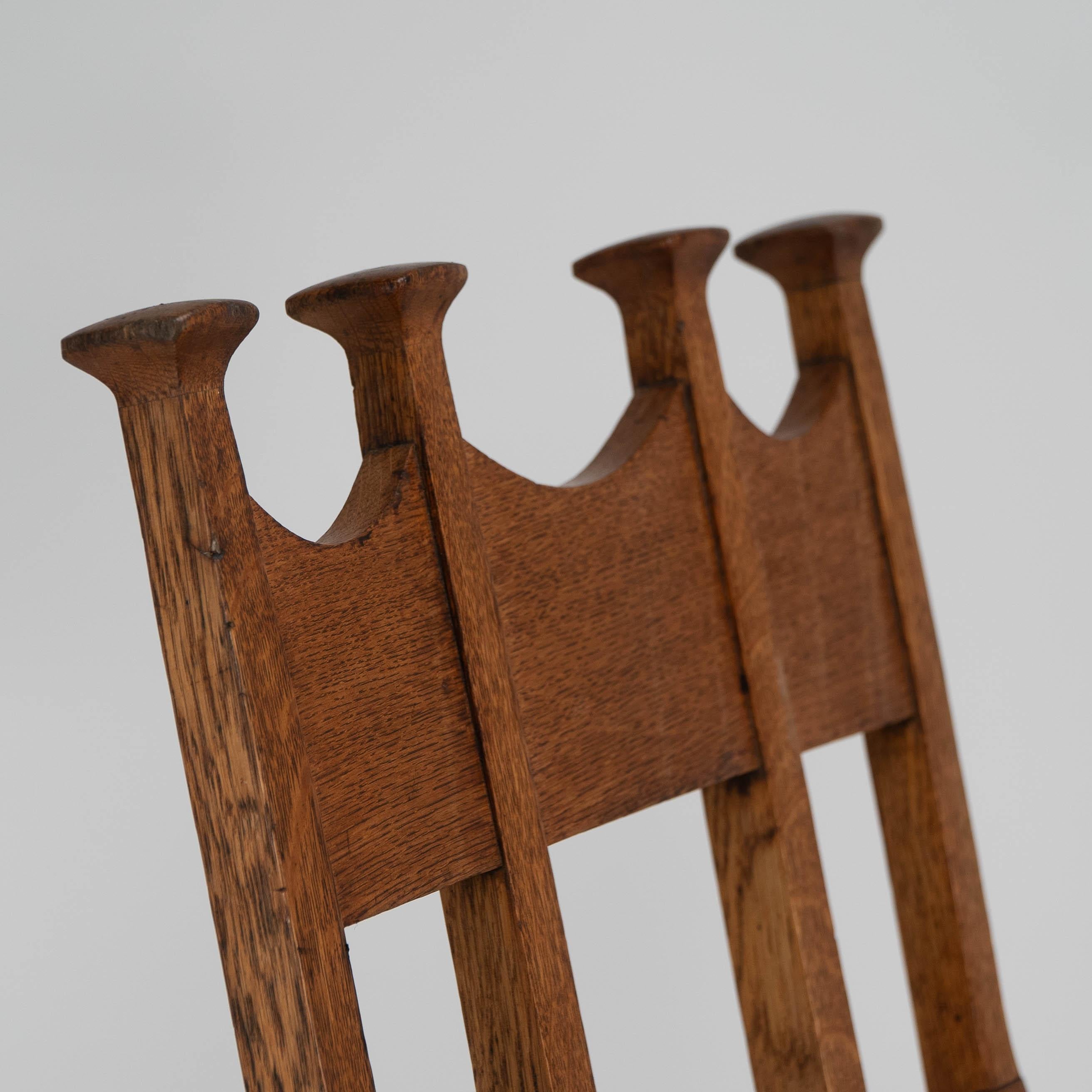 G M Ellwood for J S Henry. Arts & Crafts oak throne armchair with capped finials In Good Condition For Sale In London, GB