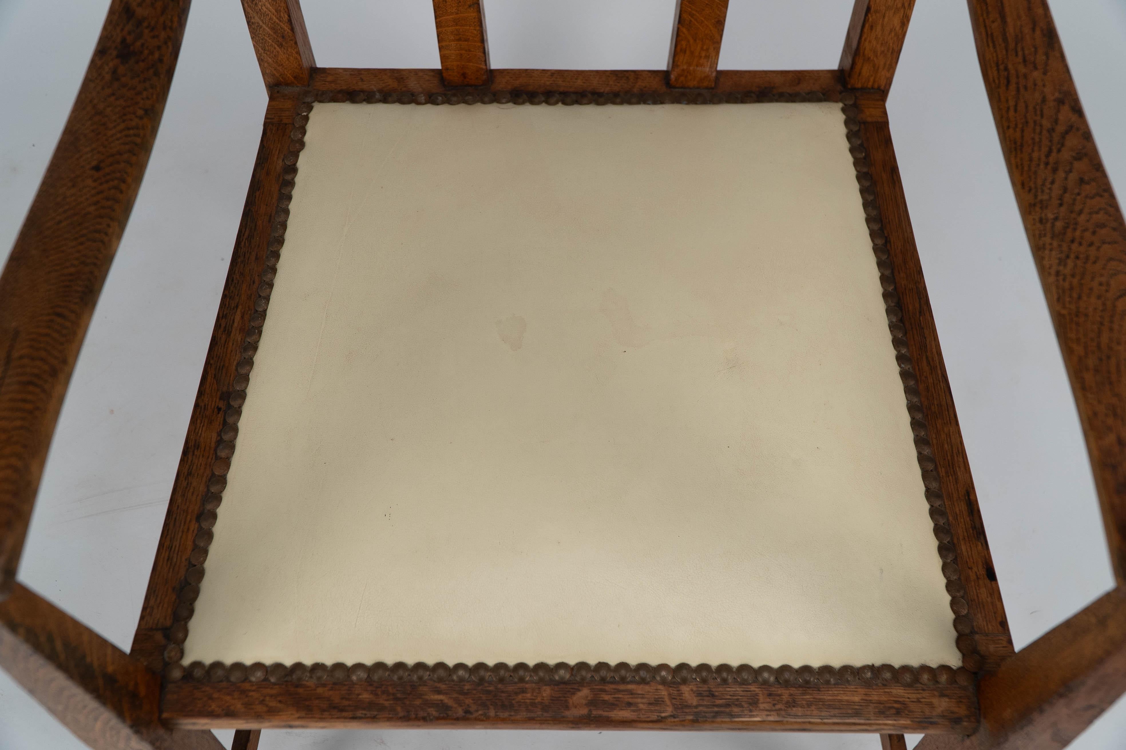 Oak G M Ellwood for J S Henry. Arts & Crafts oak throne armchair with capped finials For Sale