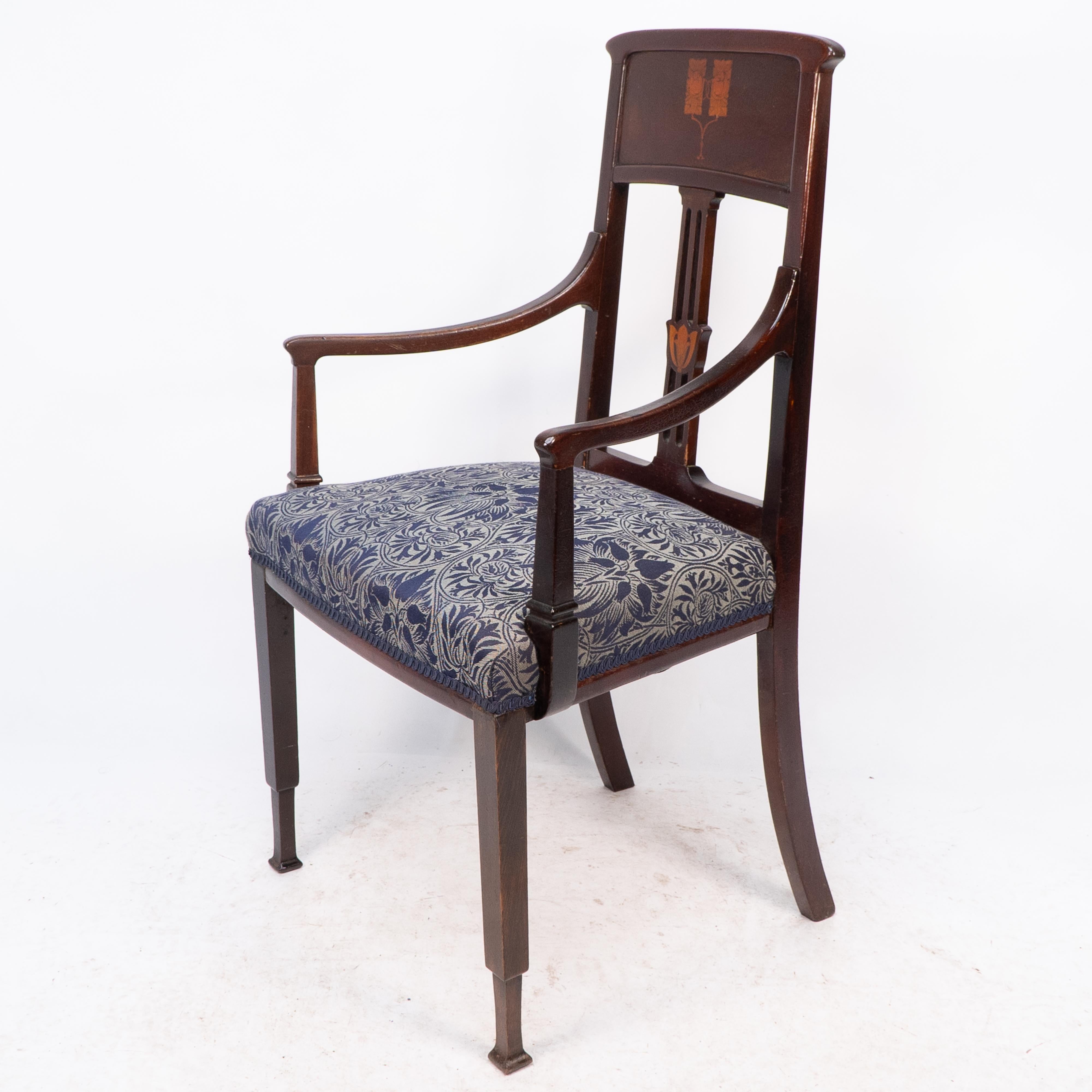 G M Ellwood for J S Henry attri. An English Arts and Crafts mahogany armchair In Good Condition For Sale In London, GB