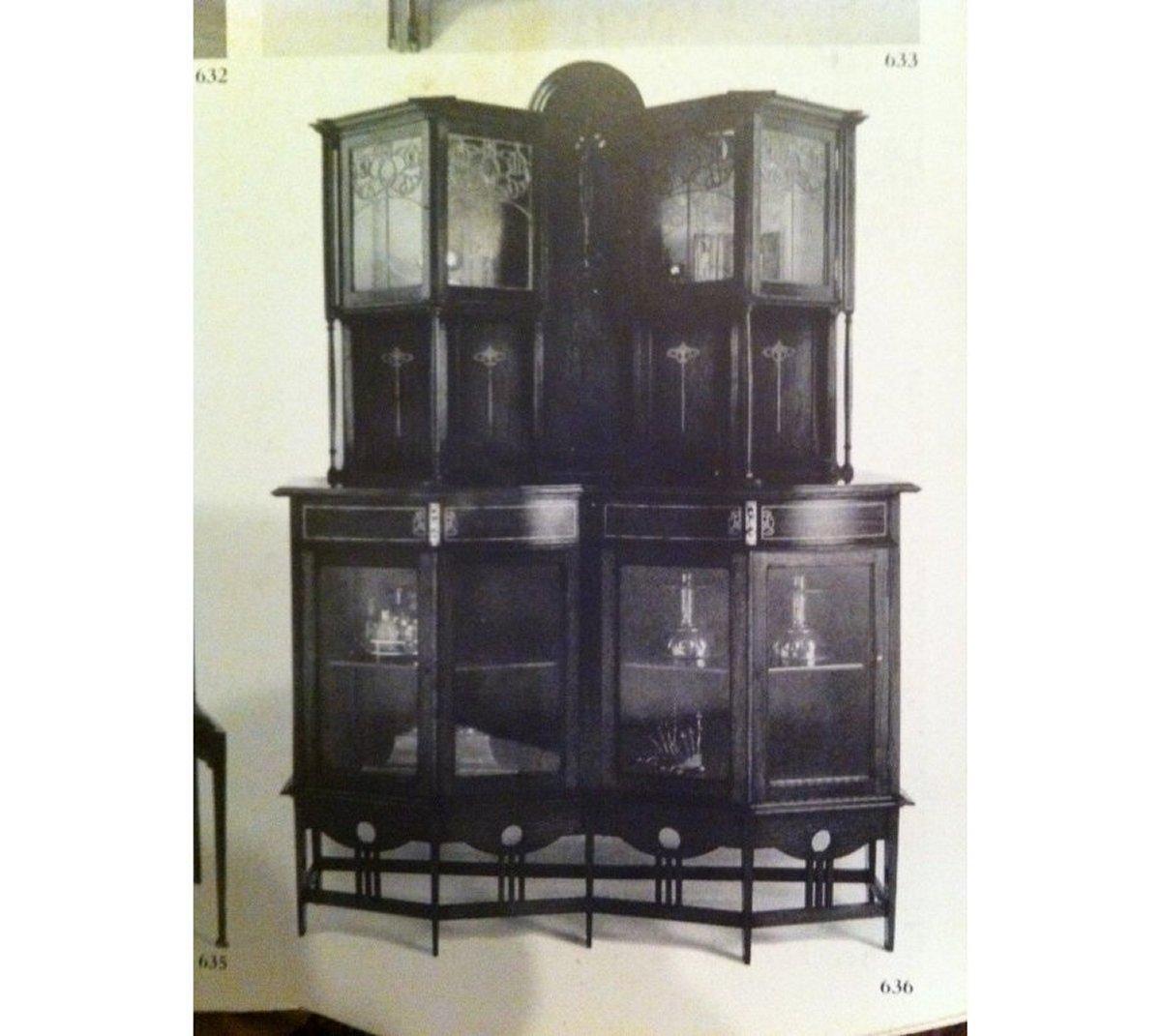 GM Ellwood for JS Henry. A Fine Exhibition Quality Arts & Crafts Display Cabinet For Sale 9