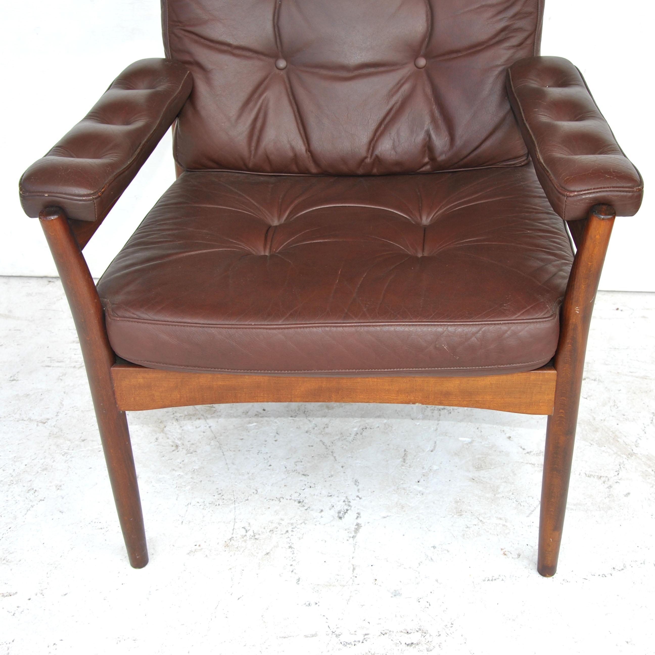 G-Möbel Scandinavian Walnut And Leather Lounge Chair For Sale 2