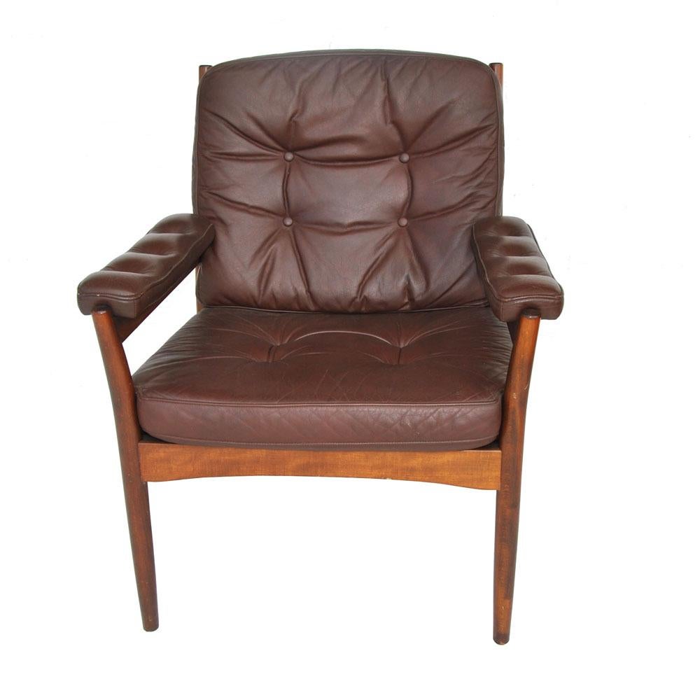 Mid-20th Century G-Möbel Scandinavian Walnut And Leather Lounge Chair For Sale
