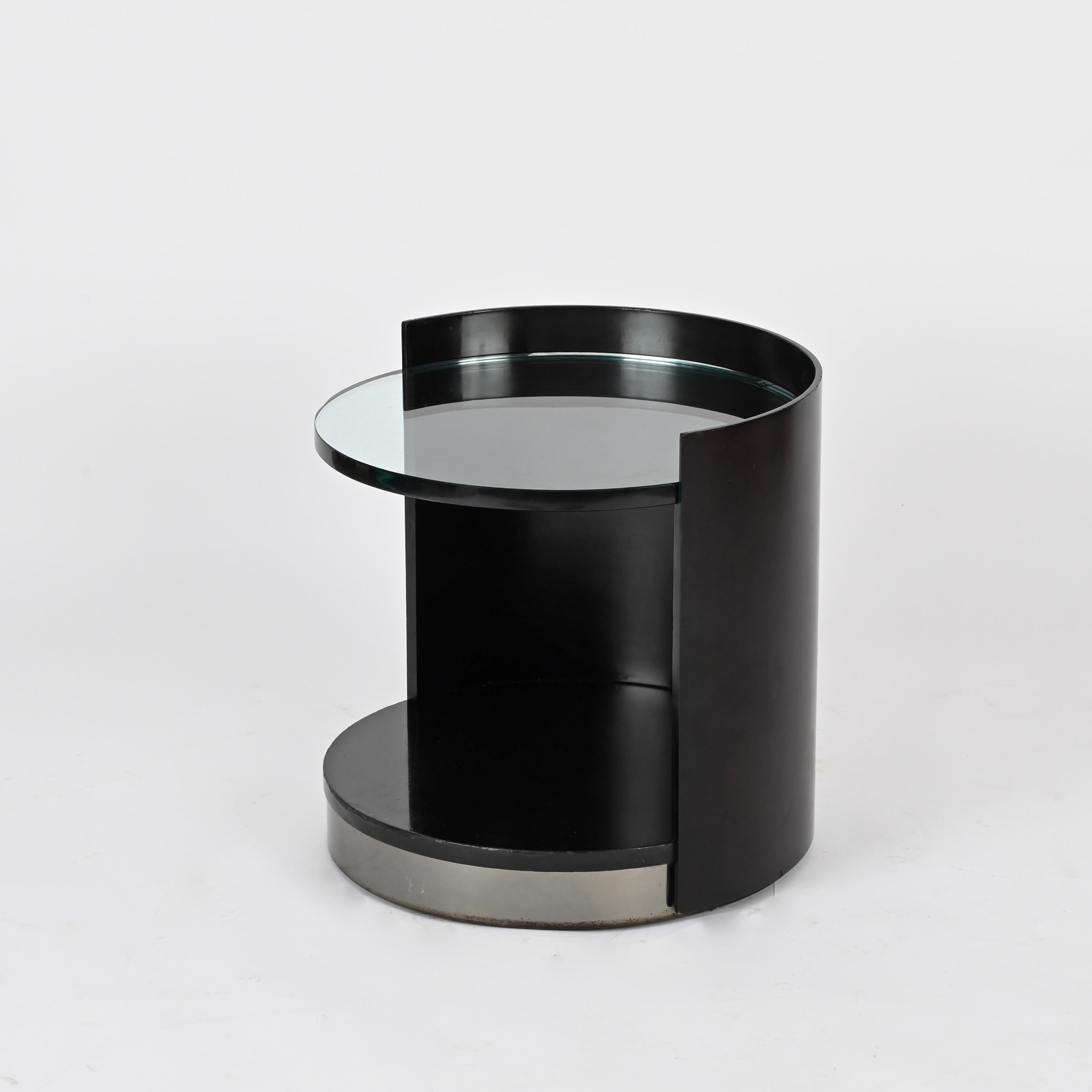 G. Moscatelli Nightstand or Side Table, Lacquered Wood and Crystal, Italy 1970s (Moderne der Mitte des Jahrhunderts) im Angebot