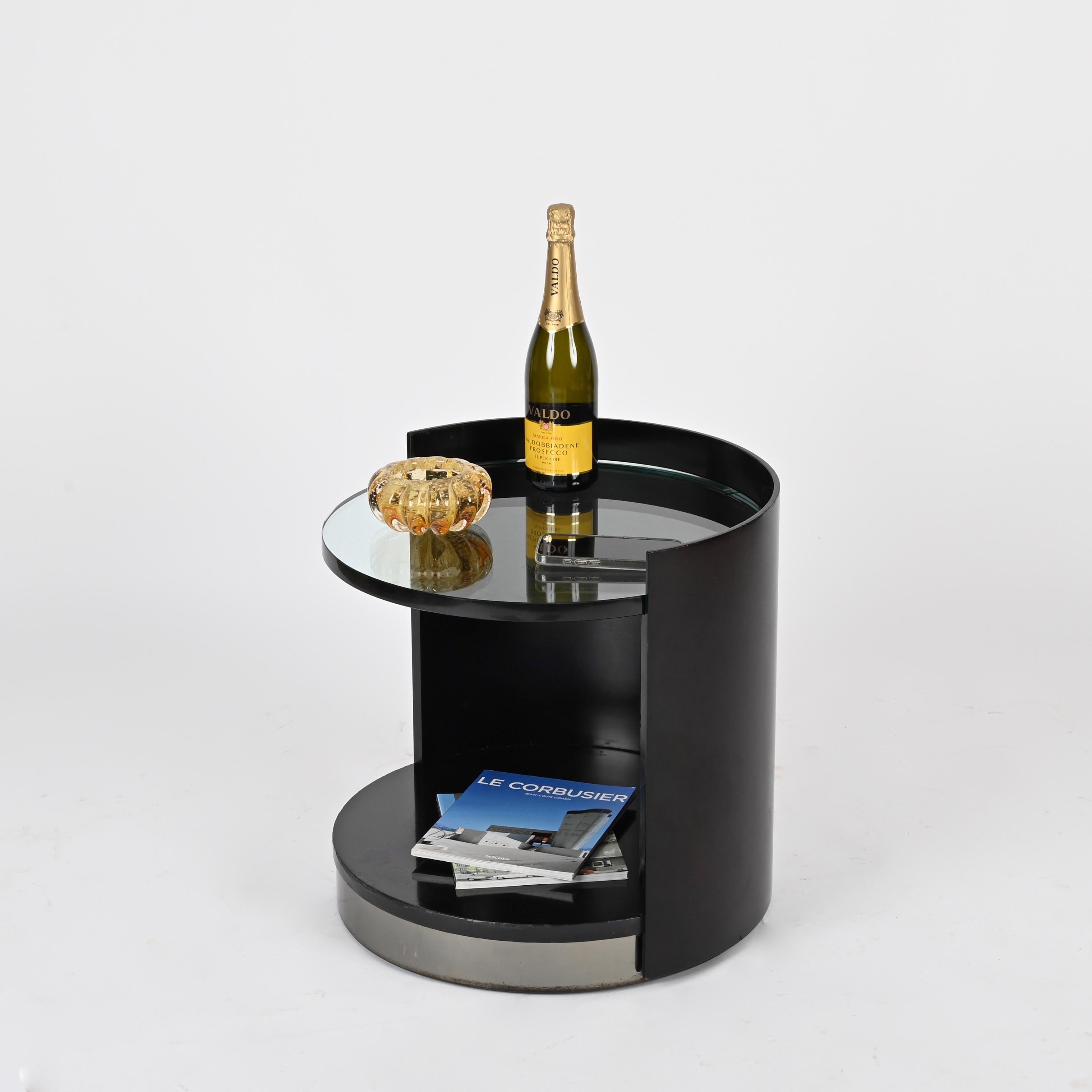 G. Moscatelli Nightstand or Side Table, Lacquered Wood and Crystal, Italy 1970s (Italienisch) im Angebot