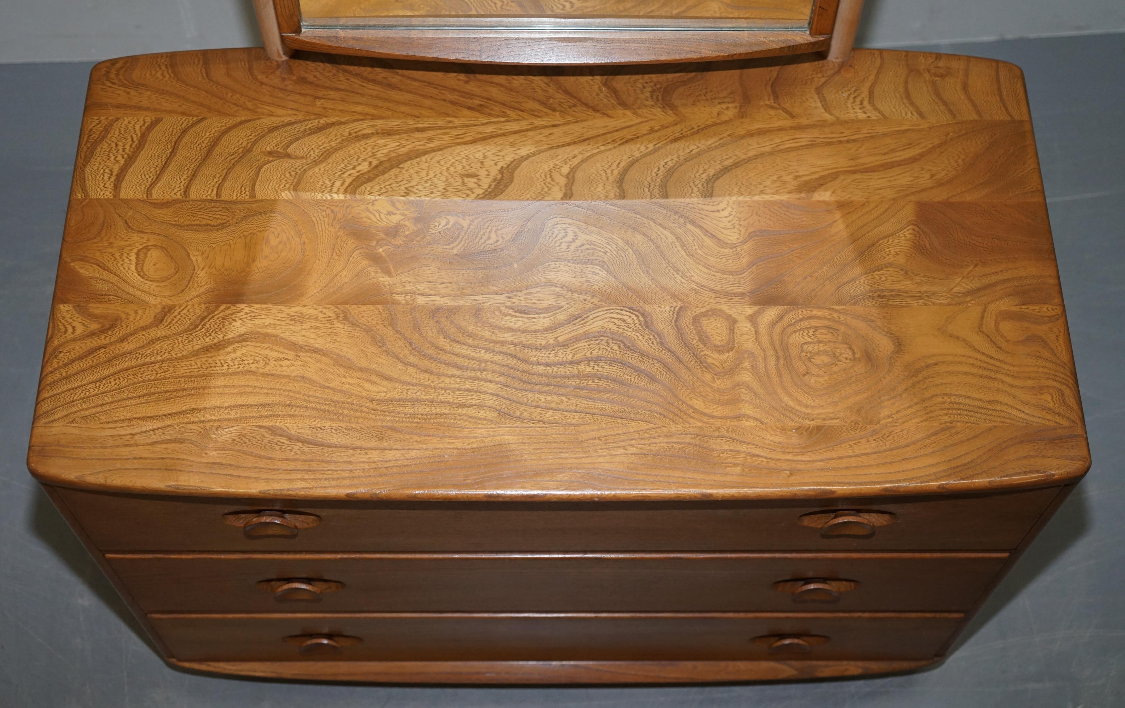 windsor dressing table