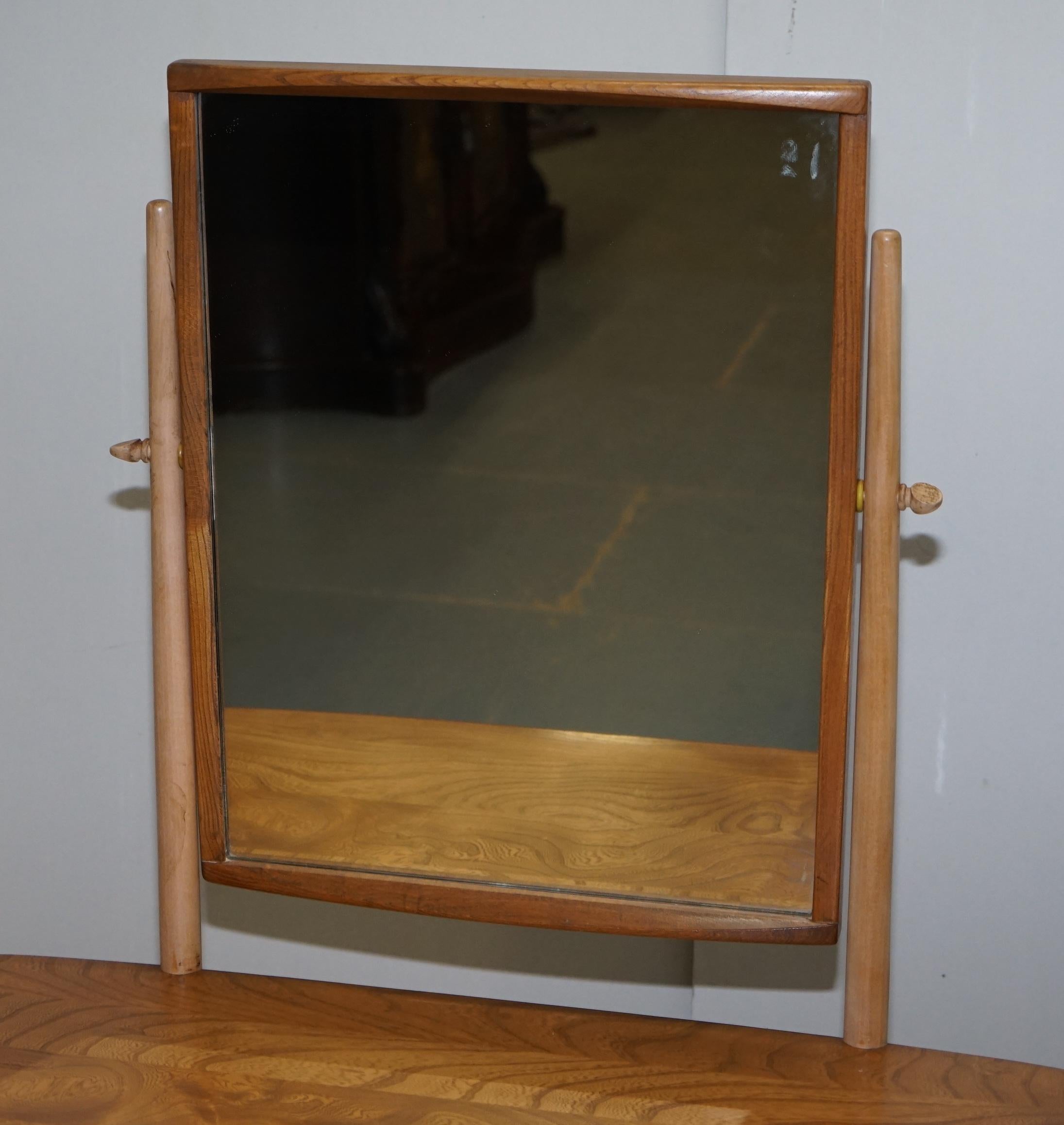 G Plan Ercol Windsor Elm Blond Wood Chest of Drawers Dressing Table Inc Mirror In Good Condition In West Sussex, Pulborough