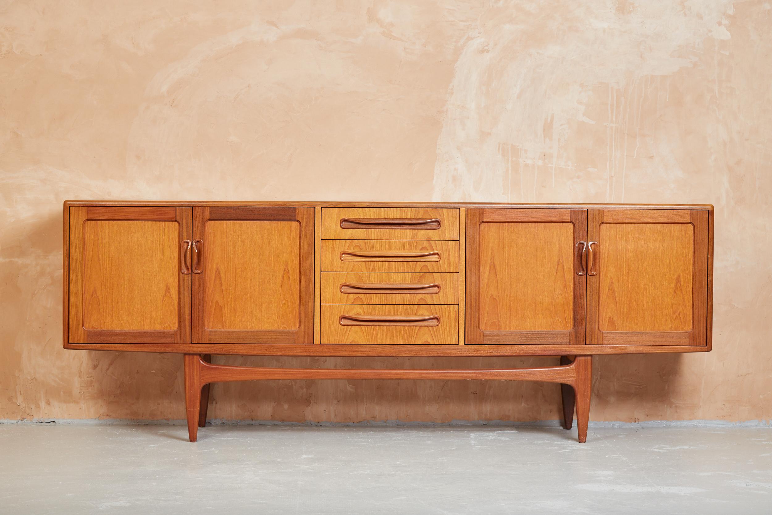 G plan 7 ft sideboard, fully refurbished.

From the Fresco range designed by Victor Wilkins

A very good example of a classic design.