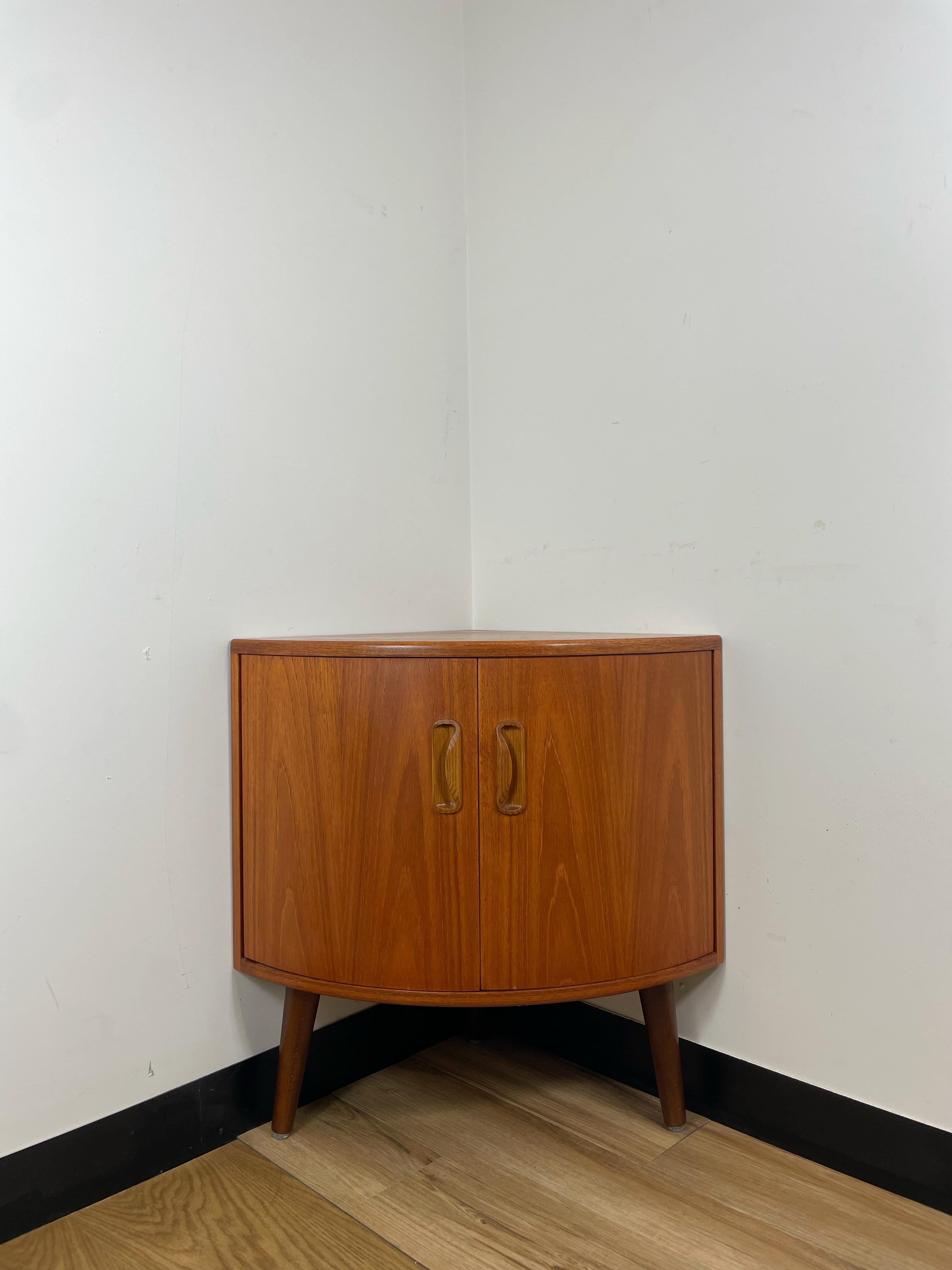 G Plan Fresco Mid-Century Modern Teak Corner Cabinet  For Sale 4